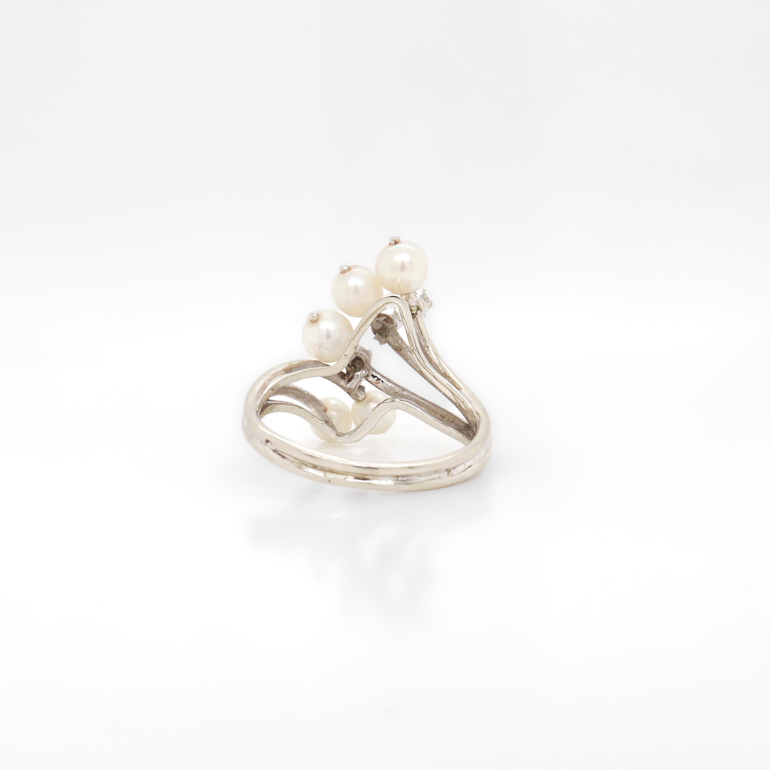 French Mid-Century Modern Diamond, Pearl, & 18k White Gold Cocktail Ring For Sale 3