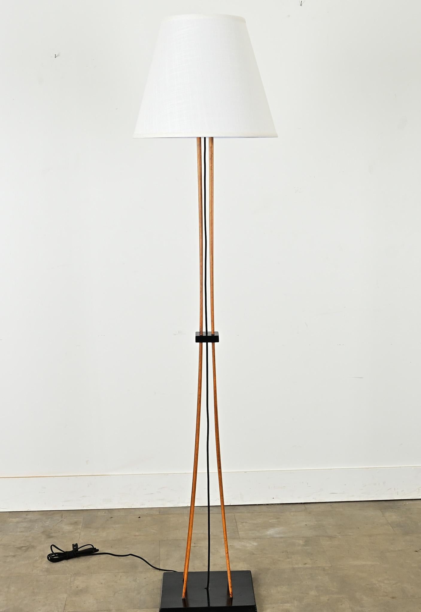 Français Lampadaire français The Moderns en vente