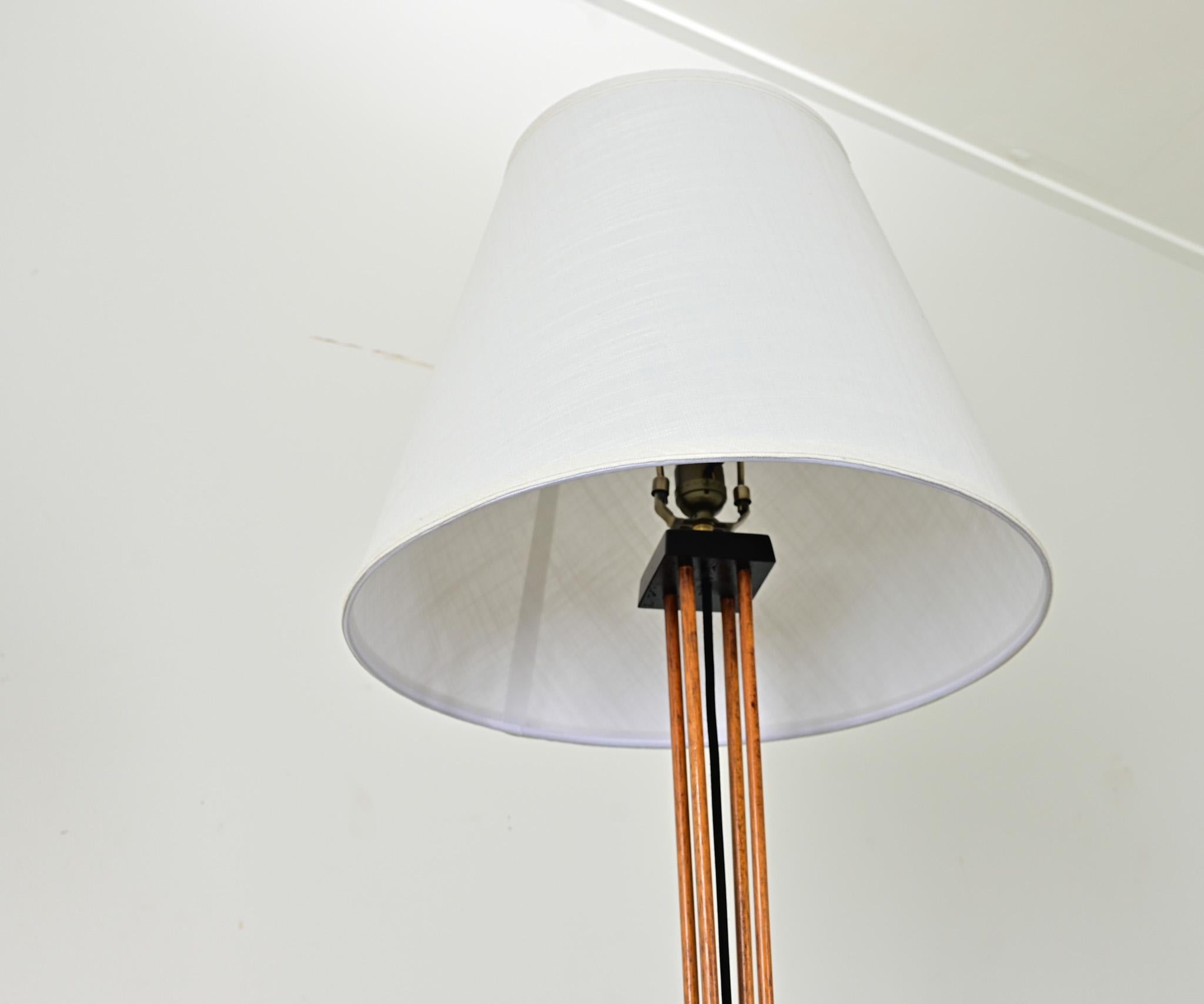 Lampadaire français The Moderns en vente 1