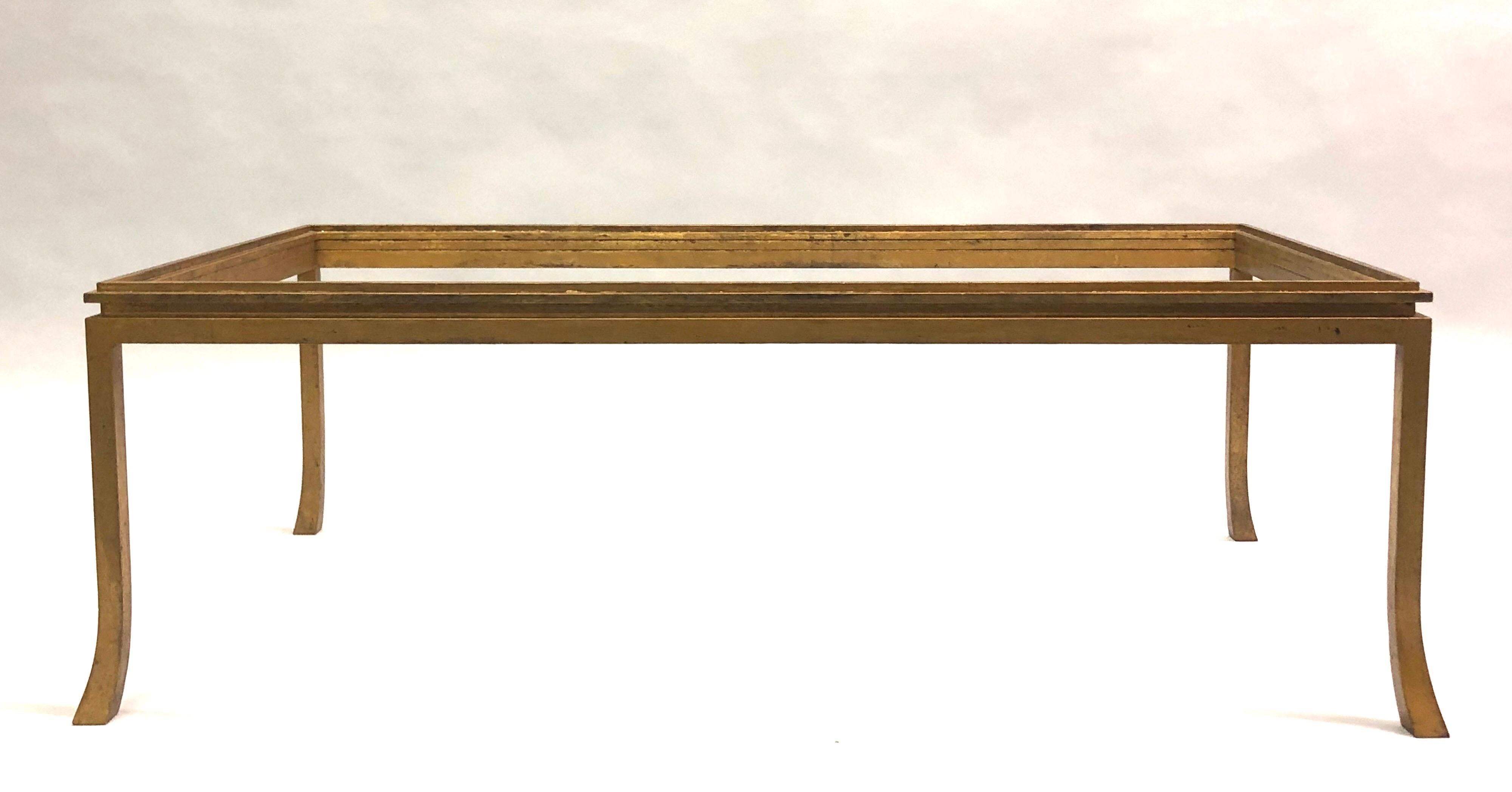 Français Table basse en fer forgé doré de style français moderne du milieu du siècle dernier, de la Maison Ramsay, 1970 en vente