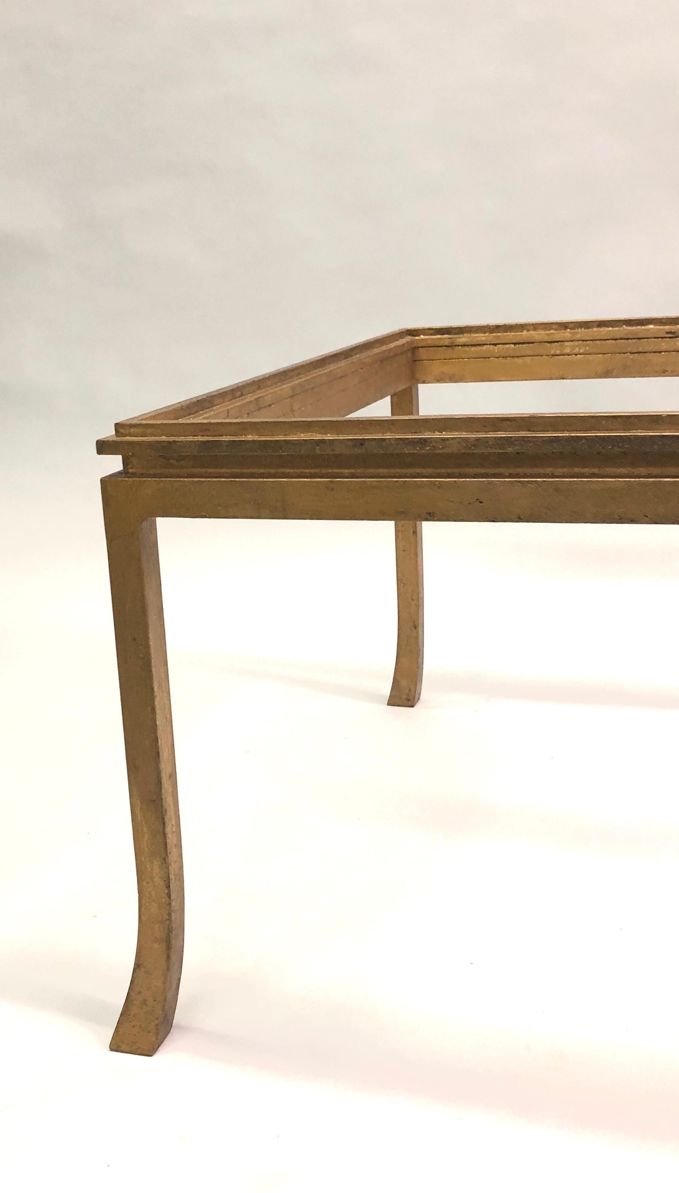 Doré Table basse en fer forgé doré de style français moderne du milieu du siècle dernier, de la Maison Ramsay, 1970 en vente