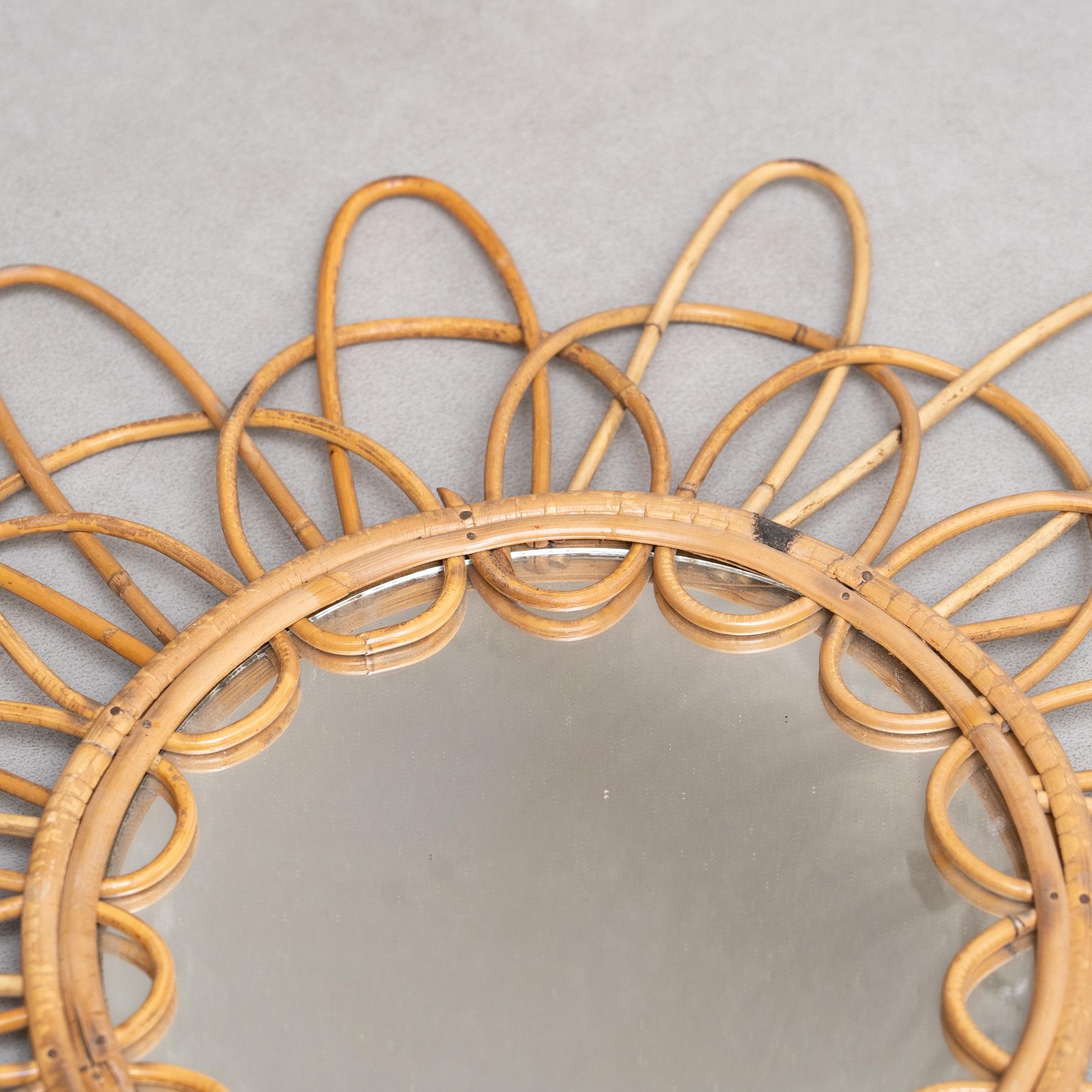 Französischer handgefertigter Rattan-Wandspiegel, Mid-Century Modern, um 1960 im Angebot 3