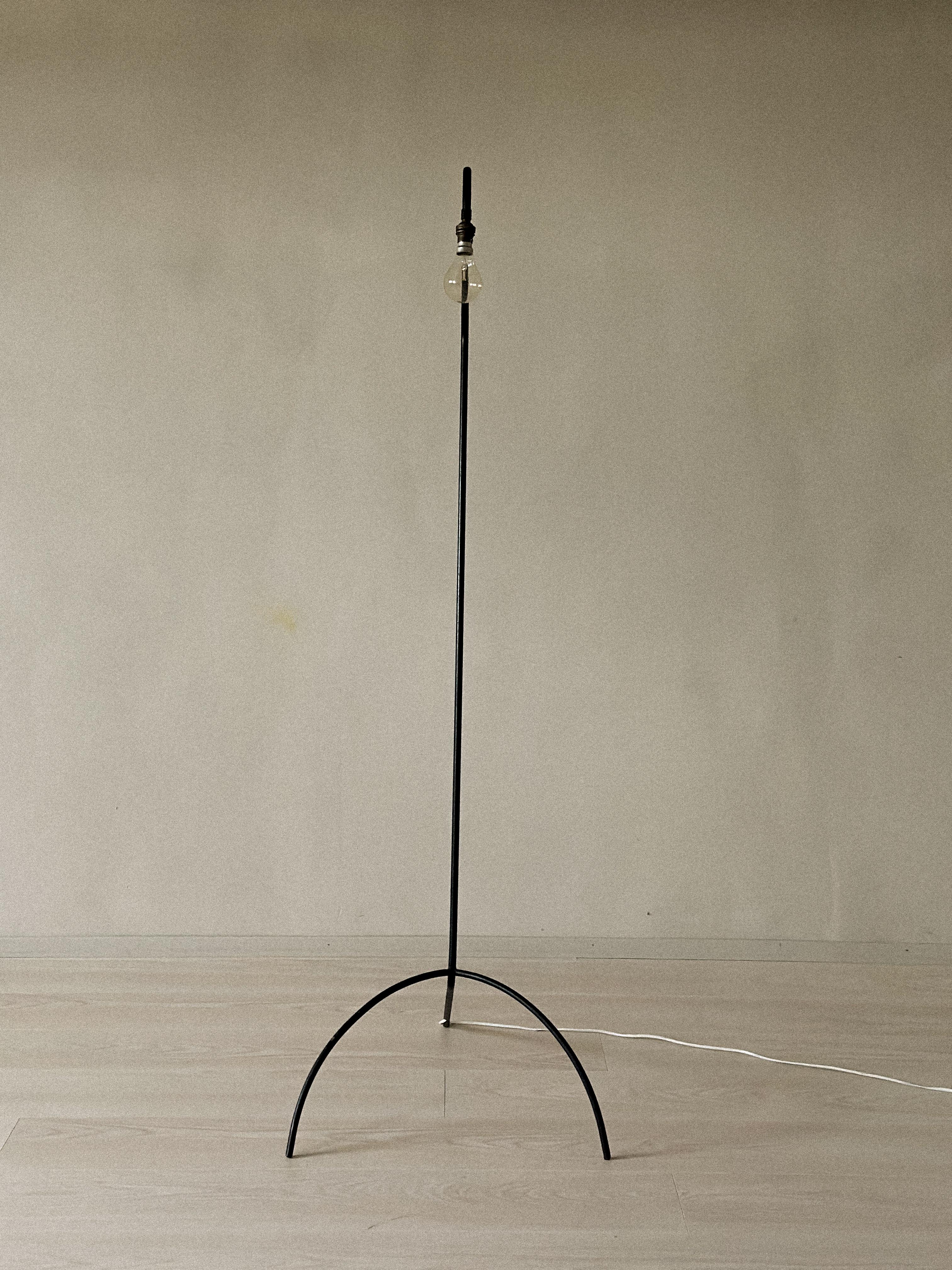 Lámpara de pie industrial francesa de mediados de siglo, Francia, hacia 1950 Francés en venta