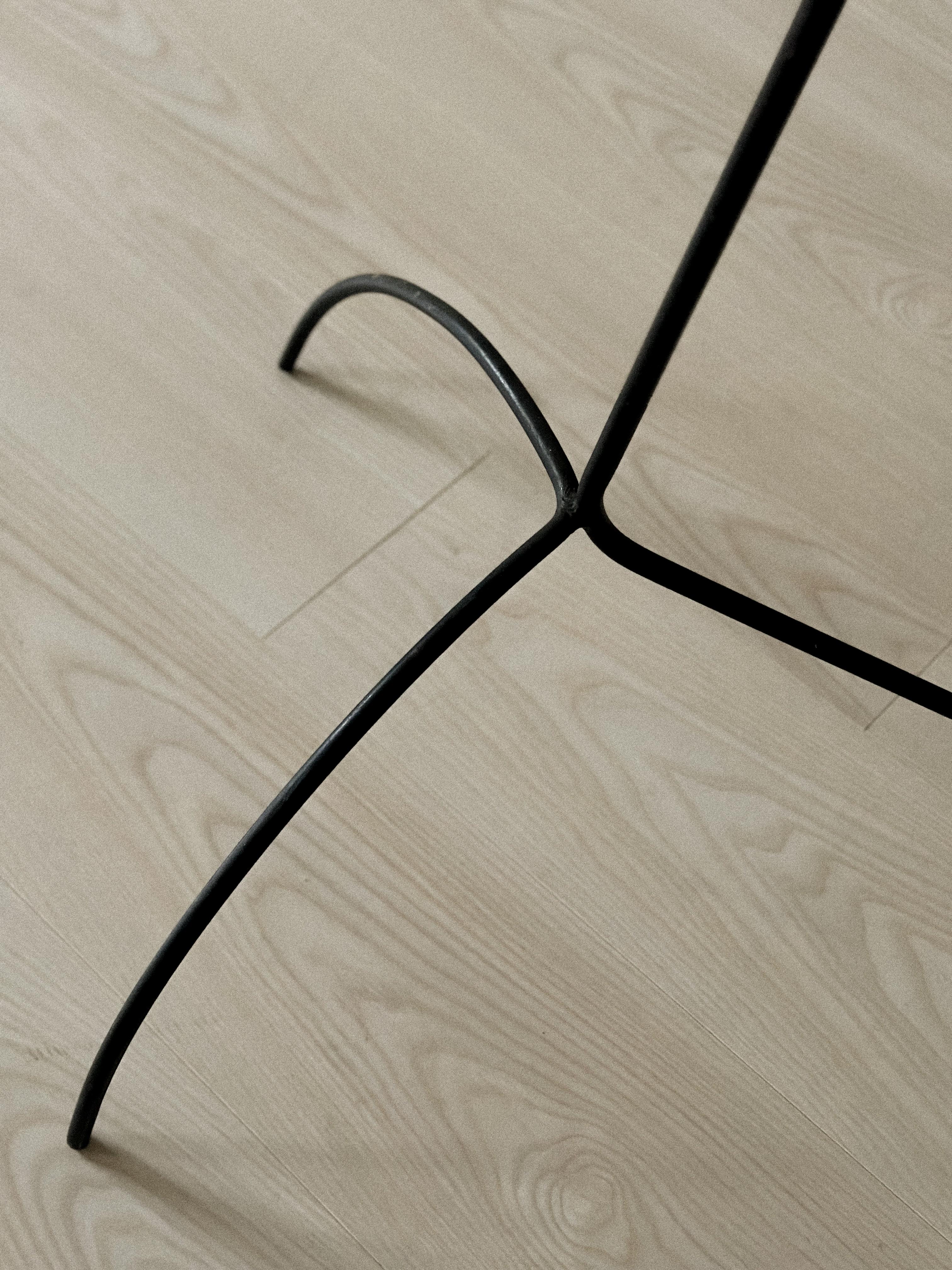 Lámpara de pie industrial francesa de mediados de siglo, Francia, hacia 1950 Metal en venta