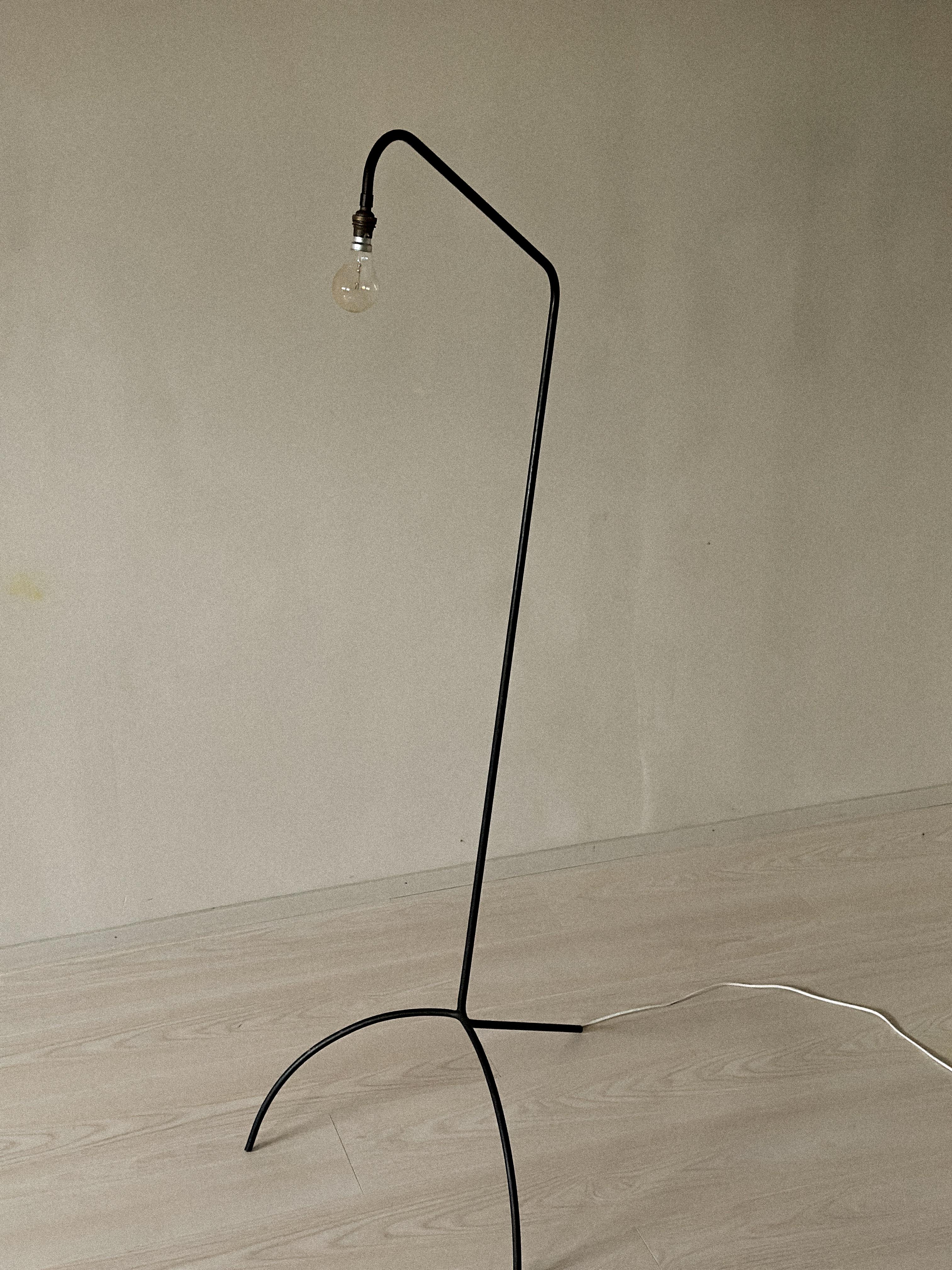 Lámpara de pie industrial francesa de mediados de siglo, Francia, hacia 1950 en venta 2