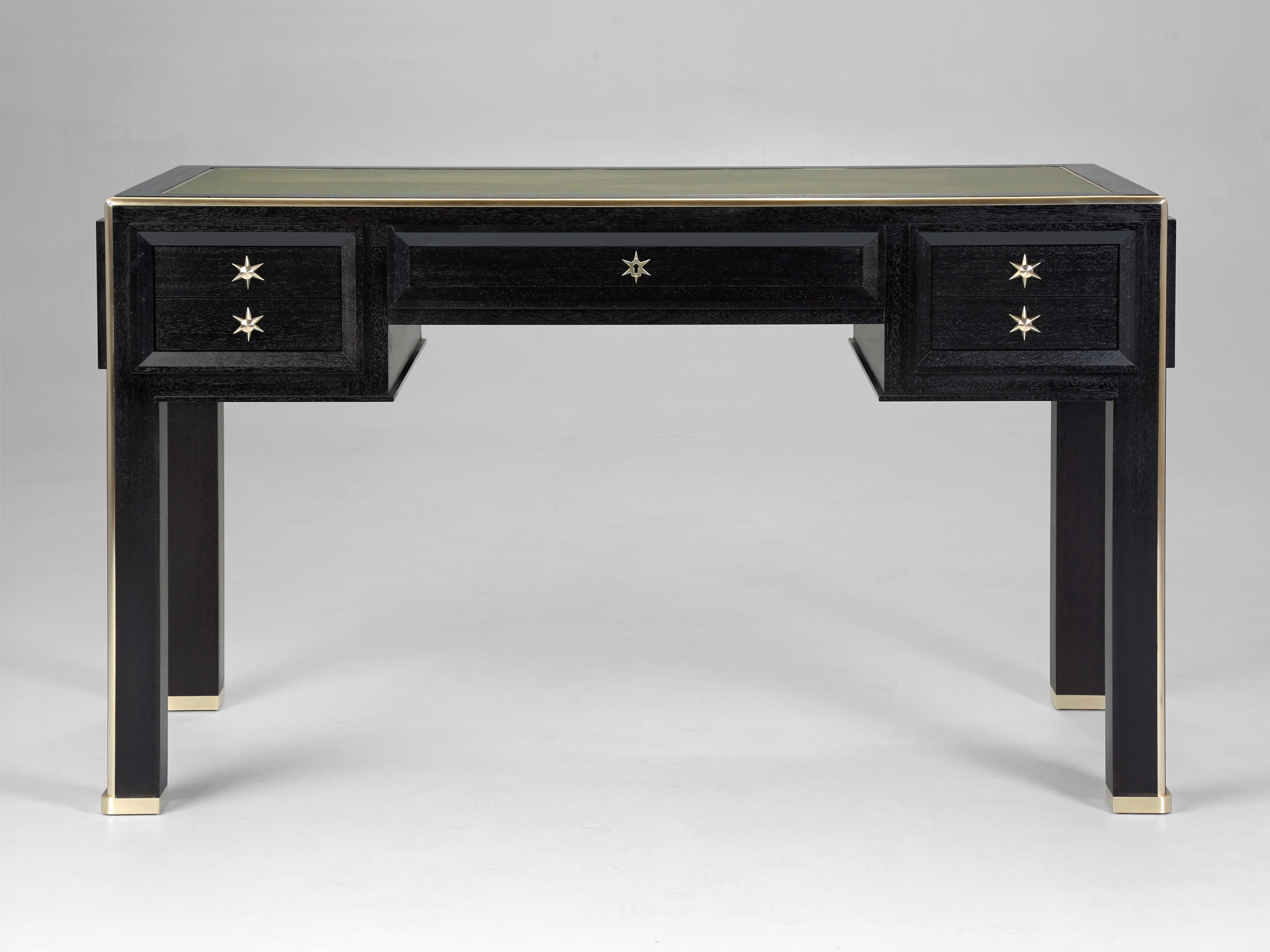 Laiton Bureau d'inspiration Jacques Adnet, français, du milieu du siècle dernier, fabriqué sur commande par Old Plank en vente