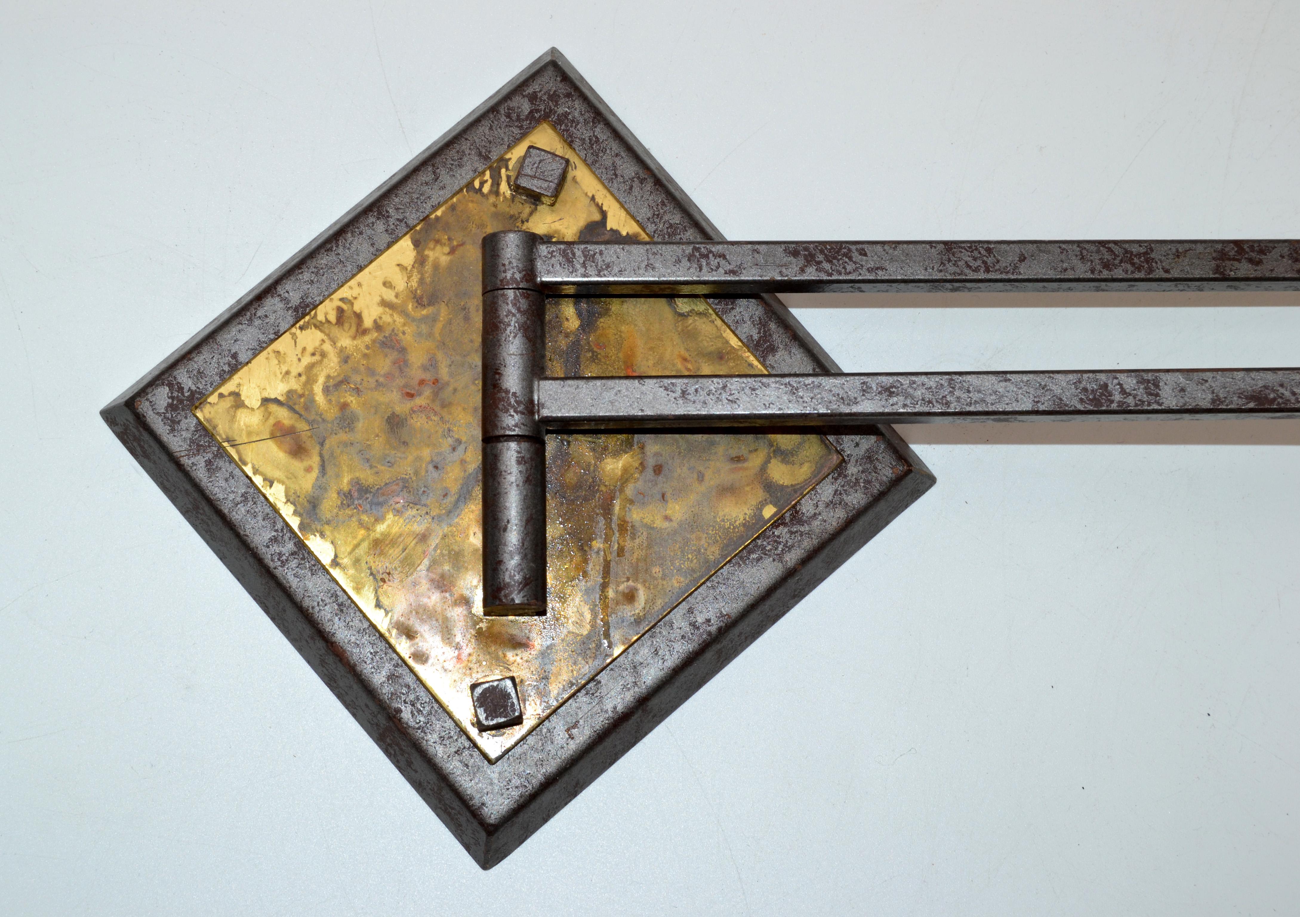 Französische Mid-Century-Modern-Wandleuchten aus Metall und Messing mit geschwungenem Arm, Wandleuchten, Paar im Angebot 7
