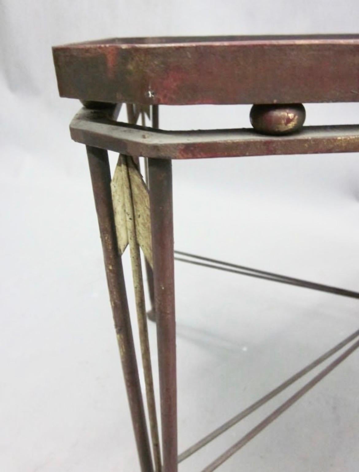 Neoklassischer französischer Couchtisch aus vergoldetem Eisen von Maison Jansen, Mid-Century Modern im Zustand „Gut“ im Angebot in New York, NY