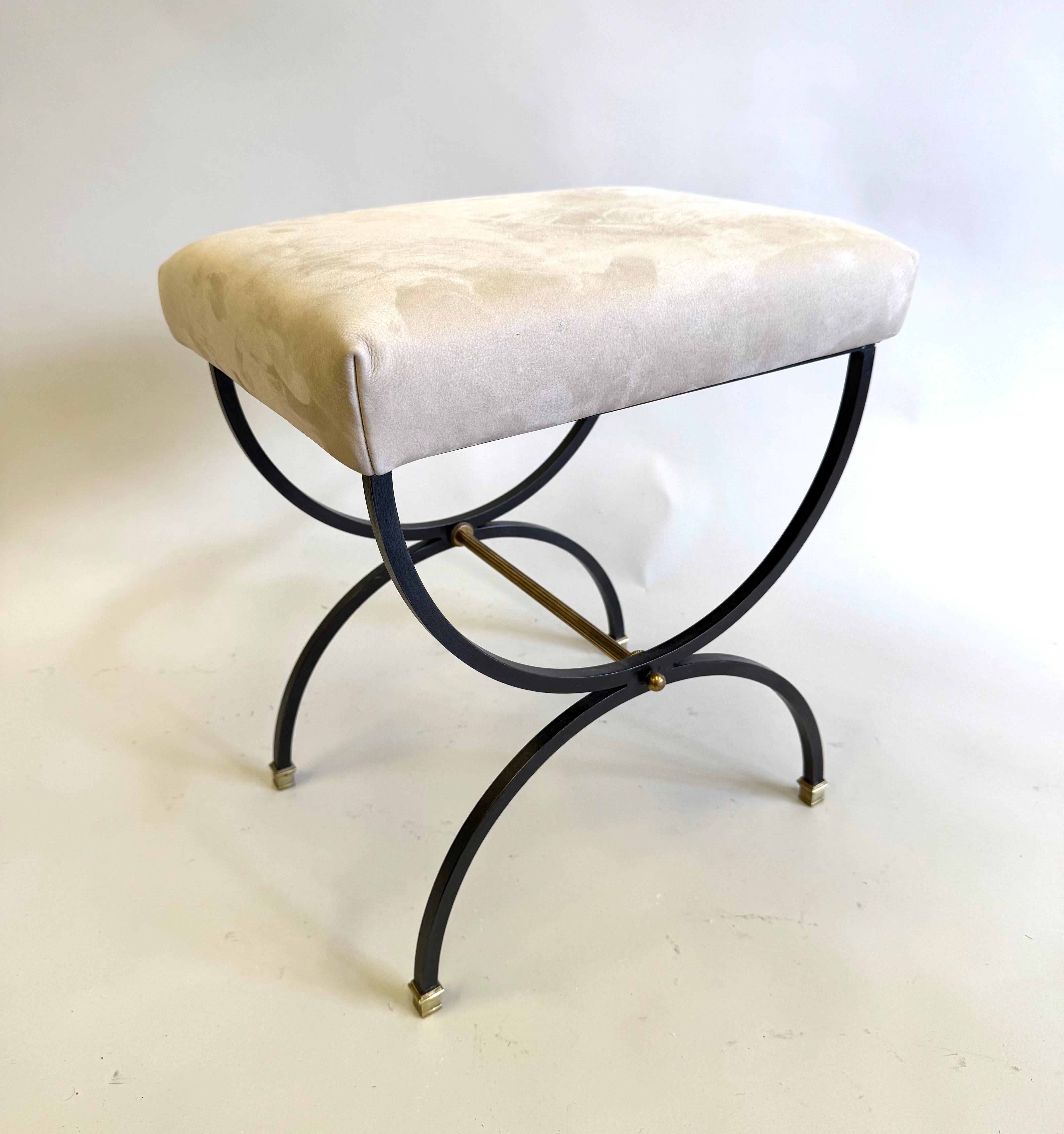 Mid-Century moderno Panchina/sgabello in ferro battuto neoclassico francese della metà del secolo scorso, Andre Arbus in vendita