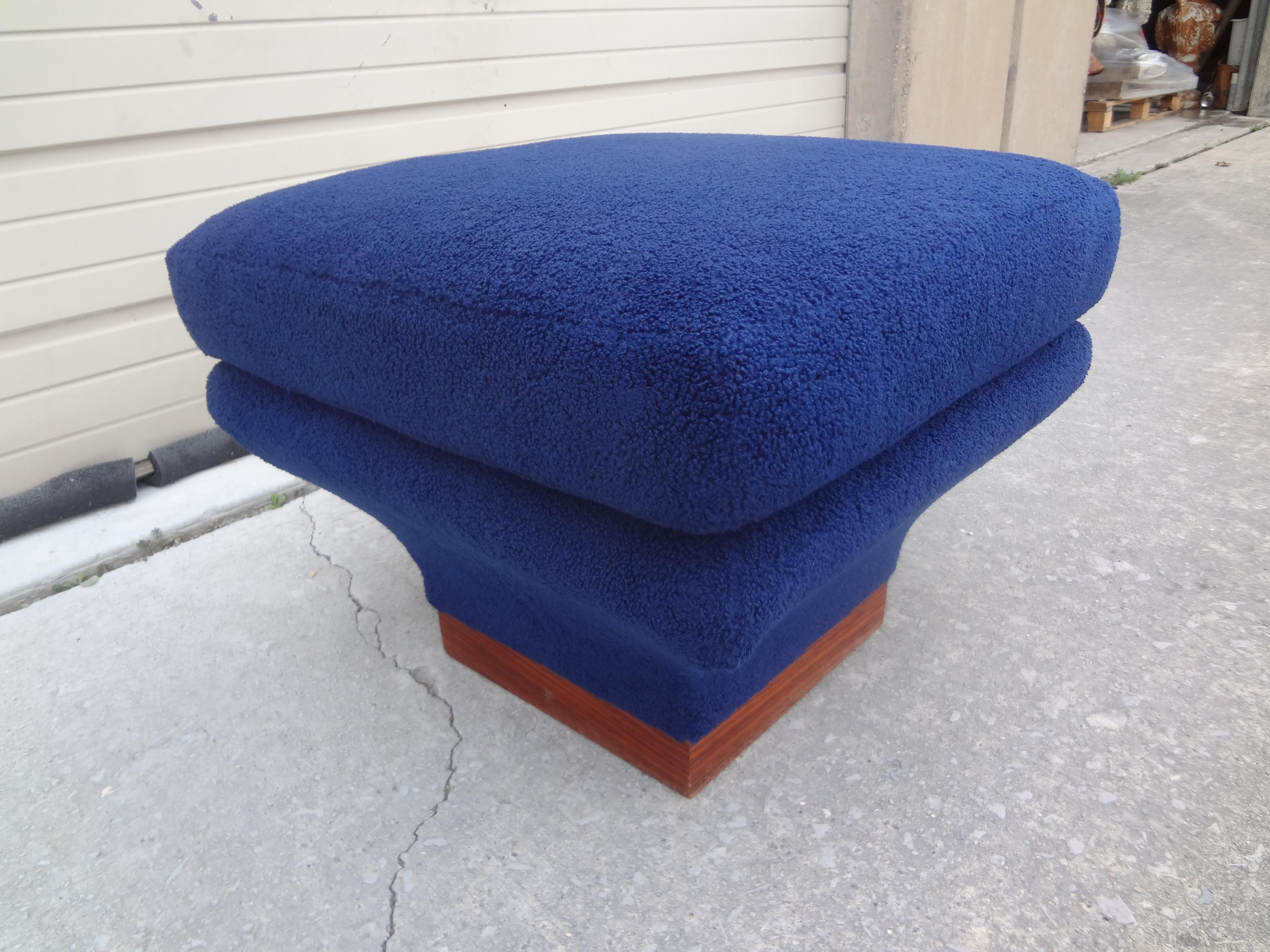 Bouclé French Mid-Century Modern Ottoman or Bench Attributed To Pierre Paulin For Sale