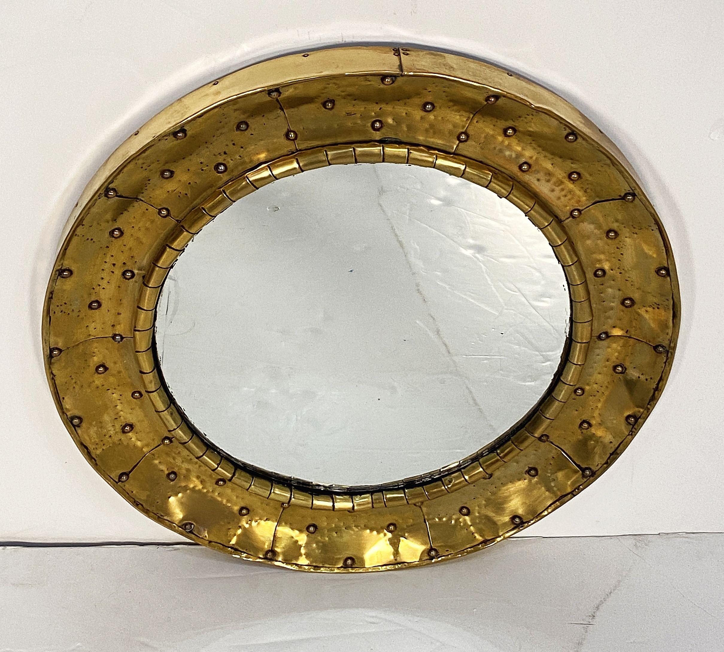 Specchio rotondo in ottone francese della metà del secolo scorso (diametro 25 3/4) in vendita 5