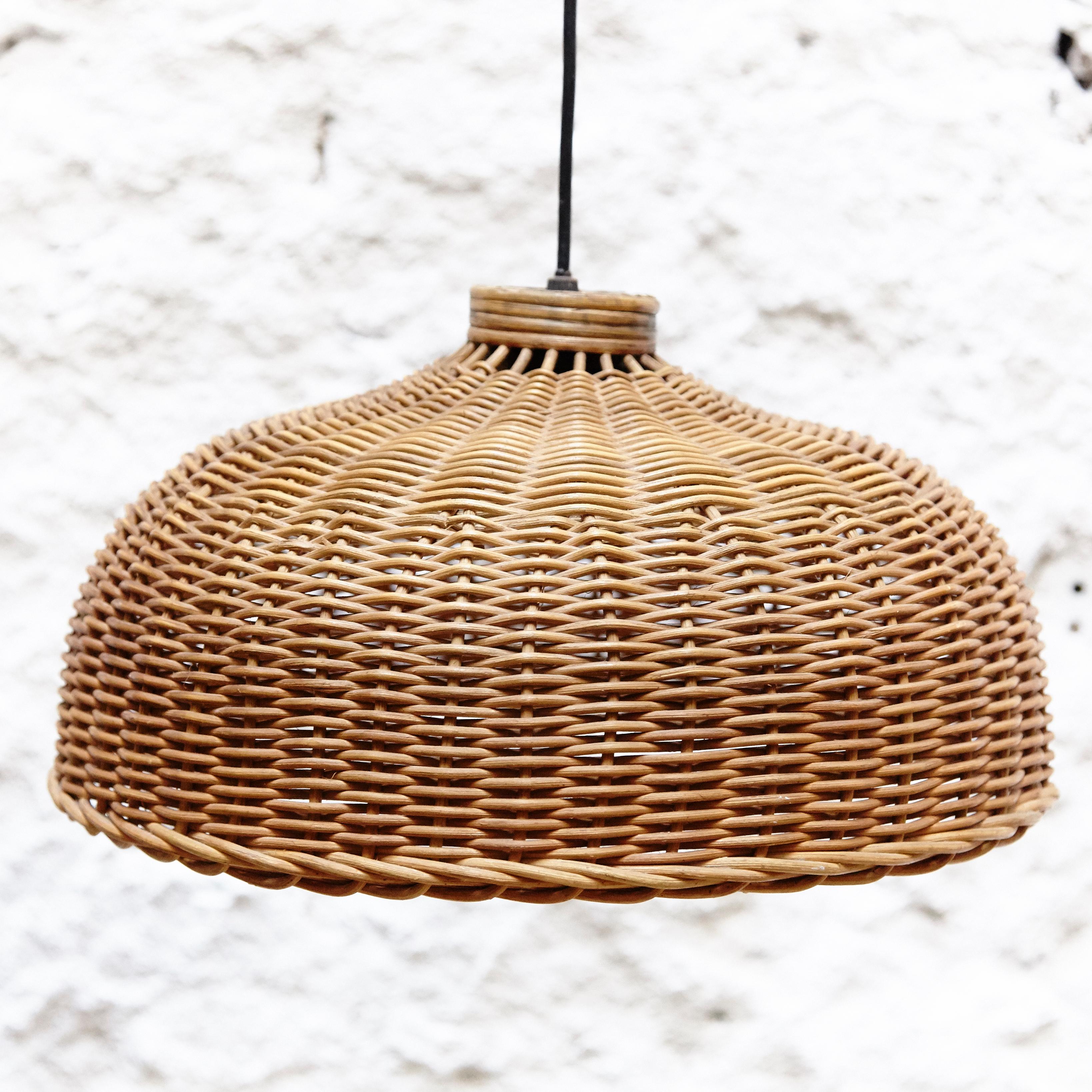 French Mid-Century Modern Rustic Rattan Ceiling Lamp, circa 1960 In Good Condition In Barcelona, Barcelona