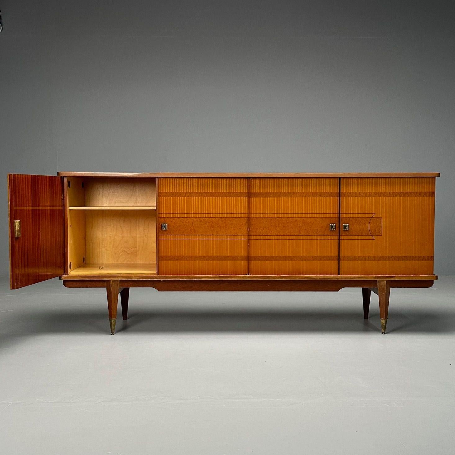 Credenza francese del Mid-Century Modern, mogano cubano, sicomoro, ottone, anni '40 In condizioni buone in vendita a Manhasset, NY