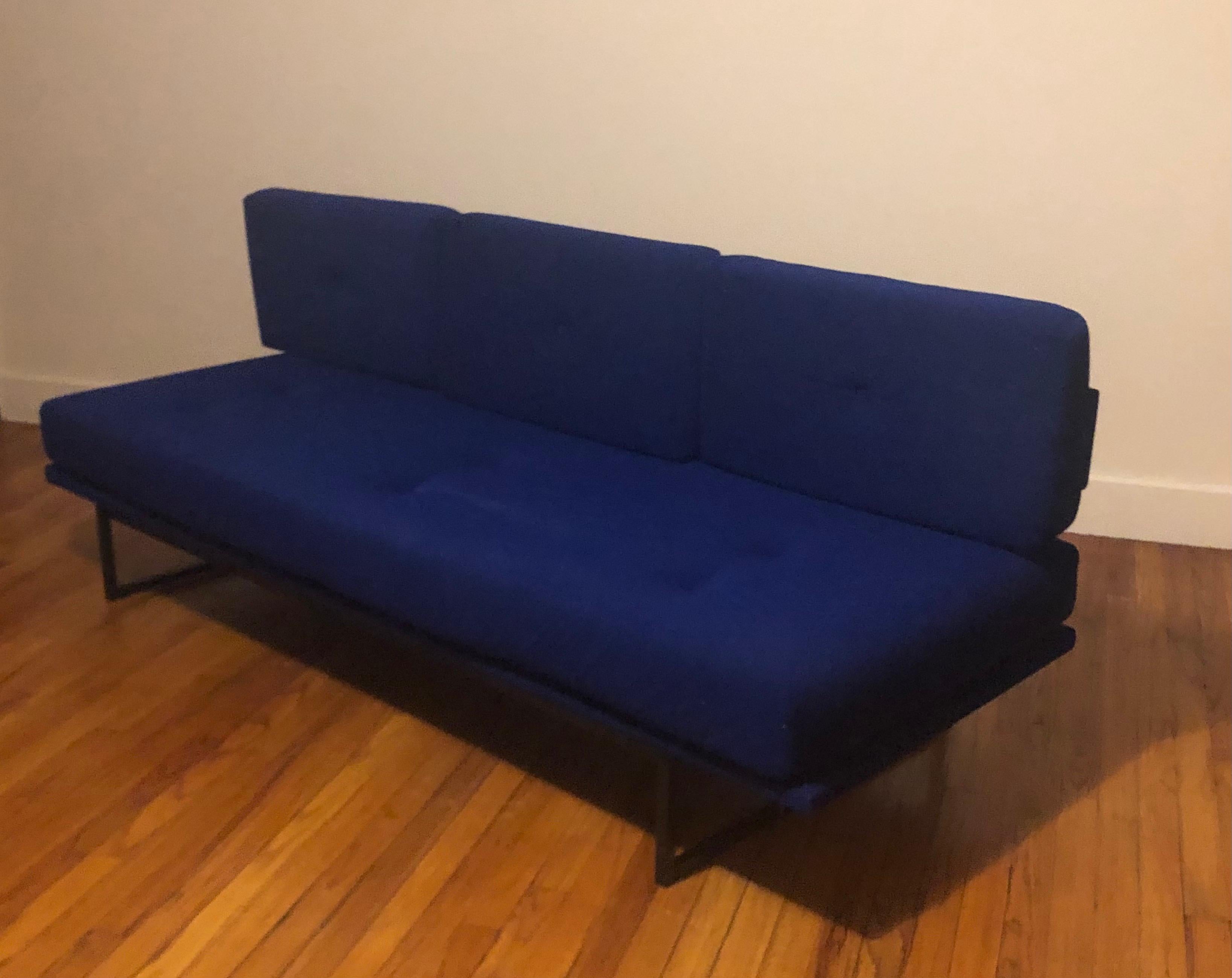 French Mid-Century Modern Sofa / Day Bed by A R P & Yves Klein Blue Style Fabric For Sale 6