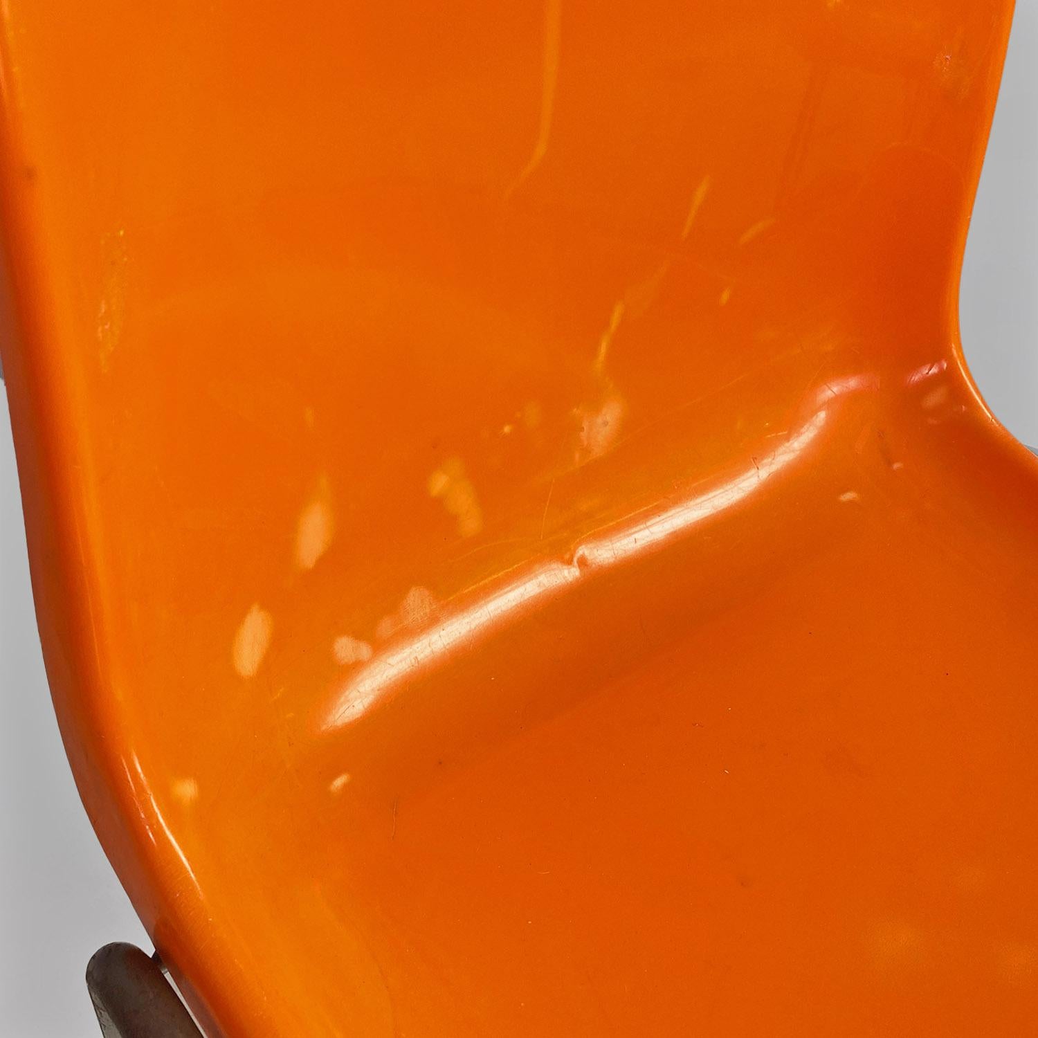 French mid-century modern stackable orange plastic chairs, 1960s For Sale 6