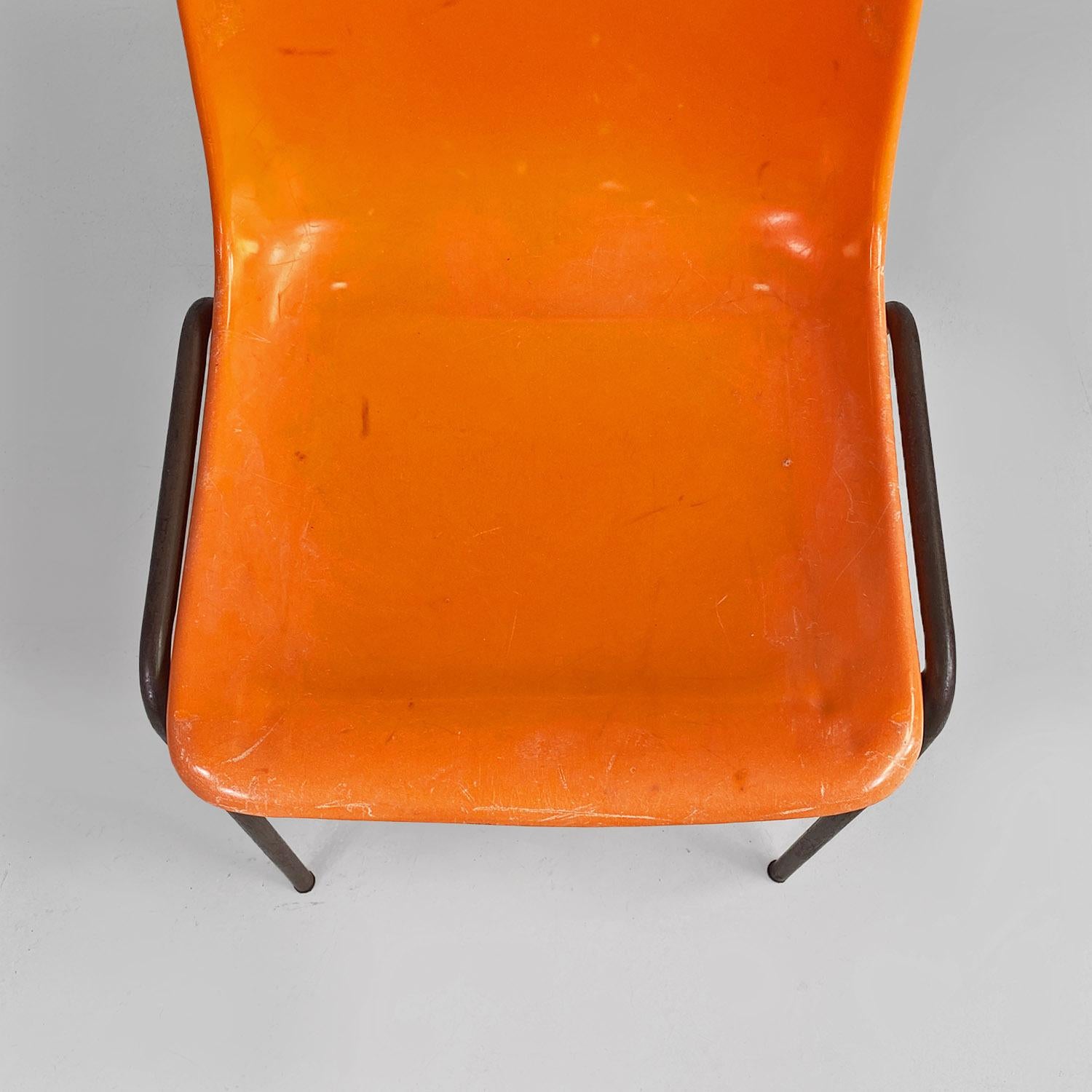 French mid-century modern stackable orange plastic chairs, 1960s For Sale 1