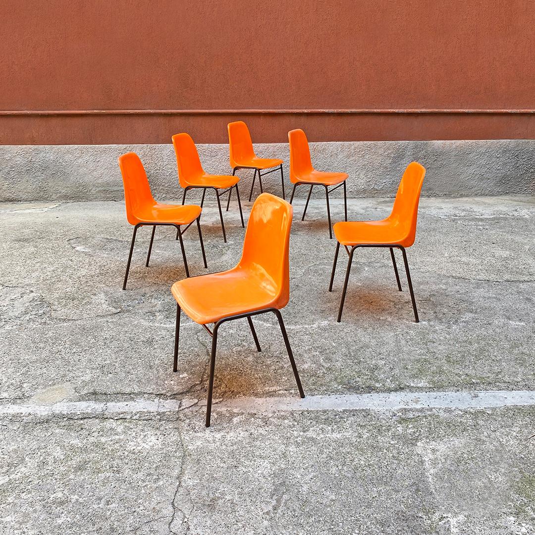 French Mid-Century Modern stackable orange plastic chairs, 1970s
Stackable orange plastic chairs with curved seat and legs in metal tubular, original paint. French origin.
This is a perfect set o chairs can be used everywhere, its strong and light,
