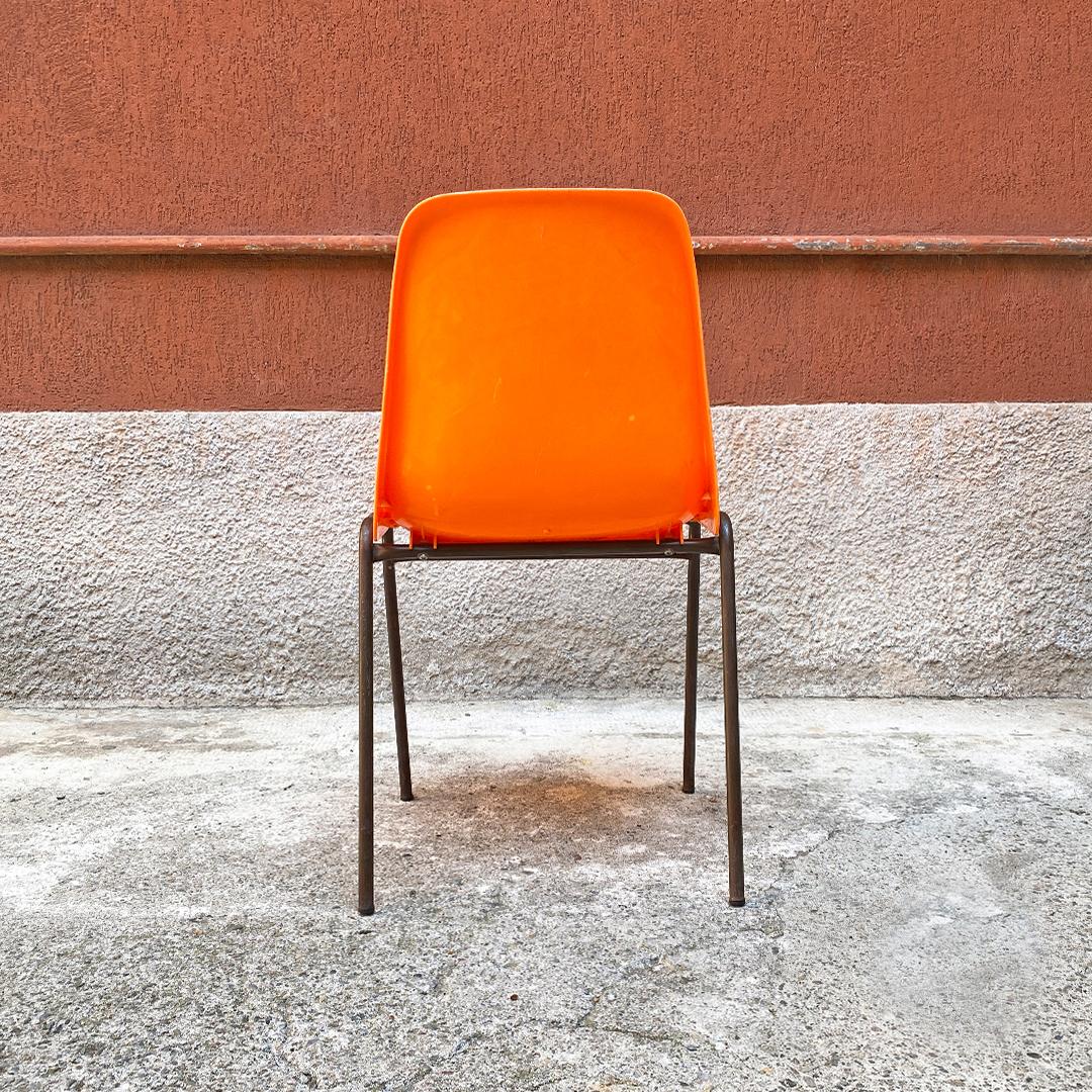 Late 20th Century French Mid-Century Modern Stackable Orange Plastic Chairs, 1970s For Sale