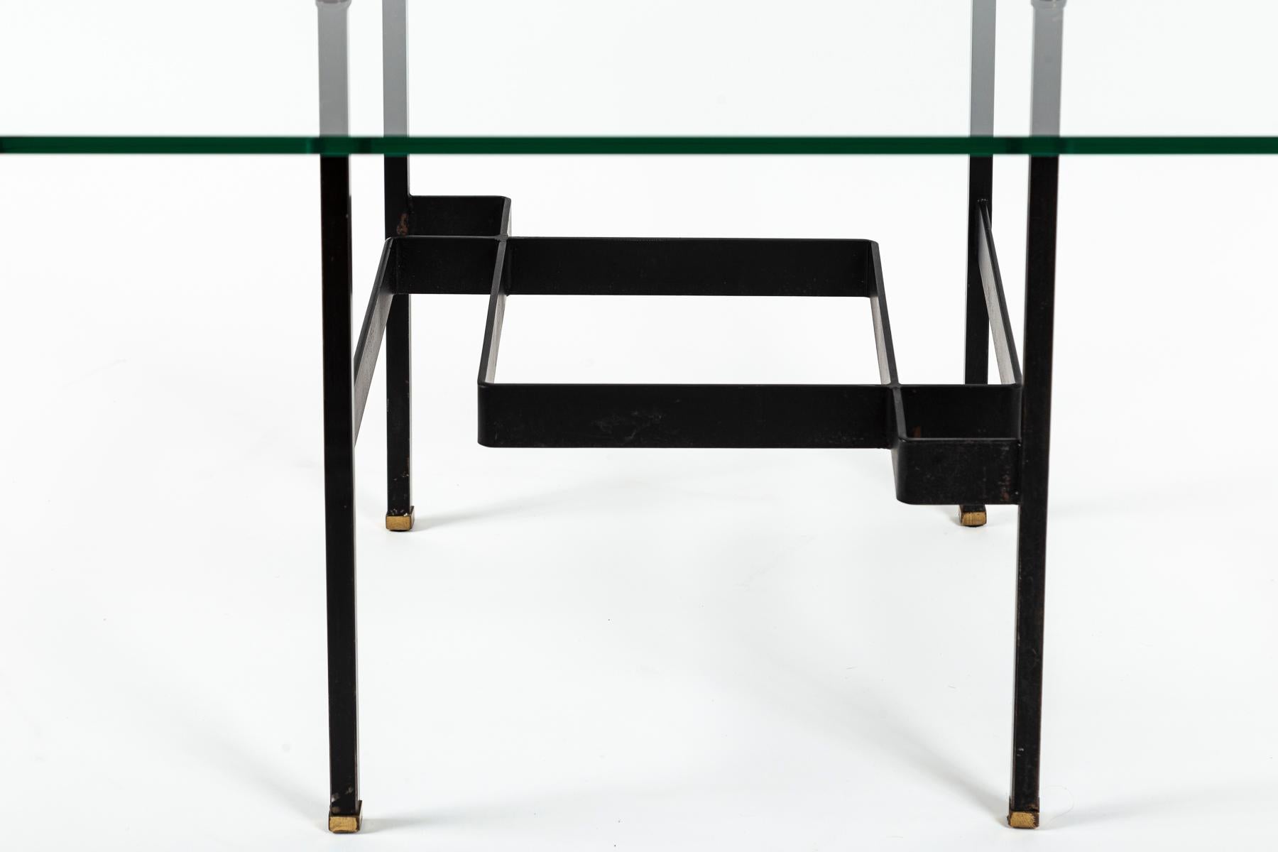 Französischer Couchtisch aus Stahl und Glas von Pierre Guariche, Mitte des Jahrhunderts im Angebot 3