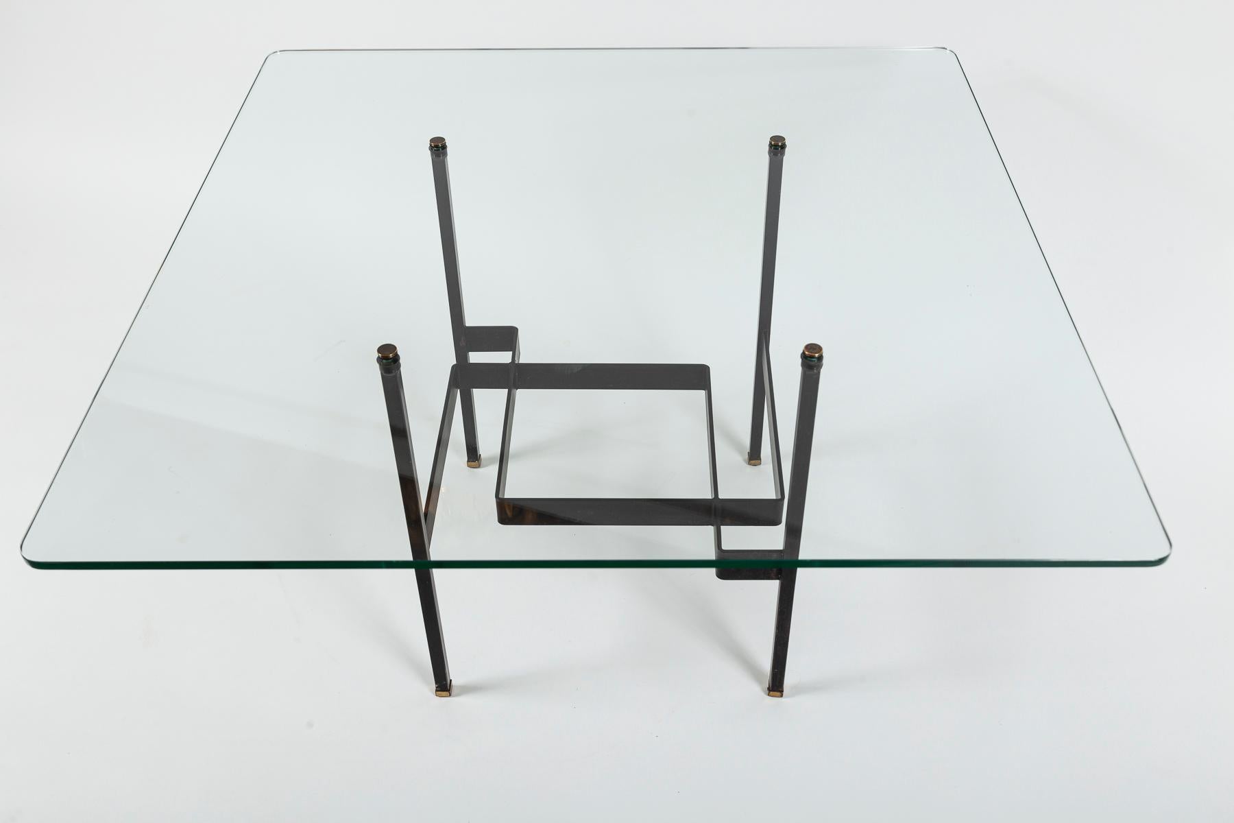 Französischer Couchtisch aus Stahl und Glas von Pierre Guariche, Mitte des Jahrhunderts im Angebot 5