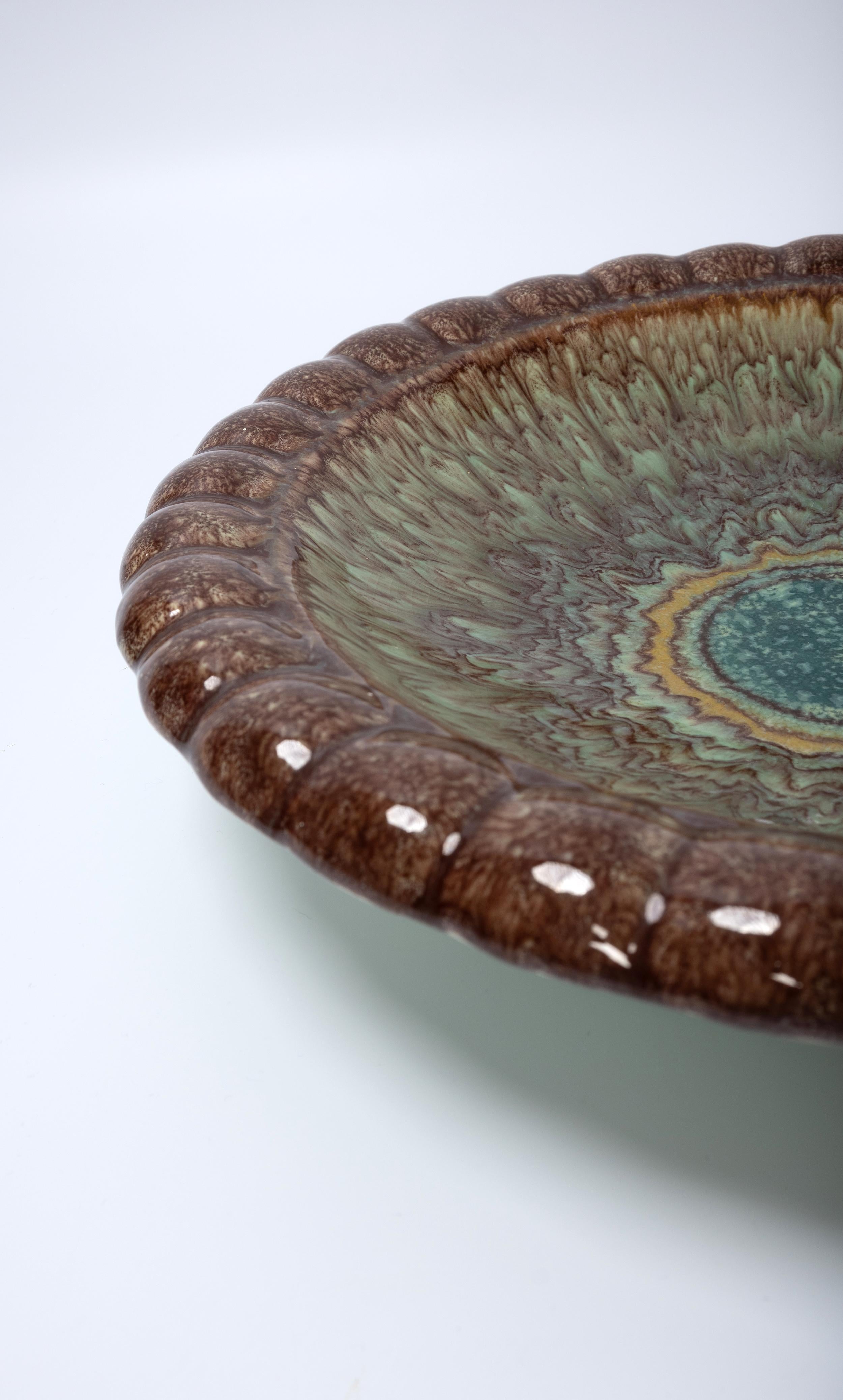 French Mid Century Modern Studio Pottery Footed Bowl Charger  In Good Condition For Sale In London, GB