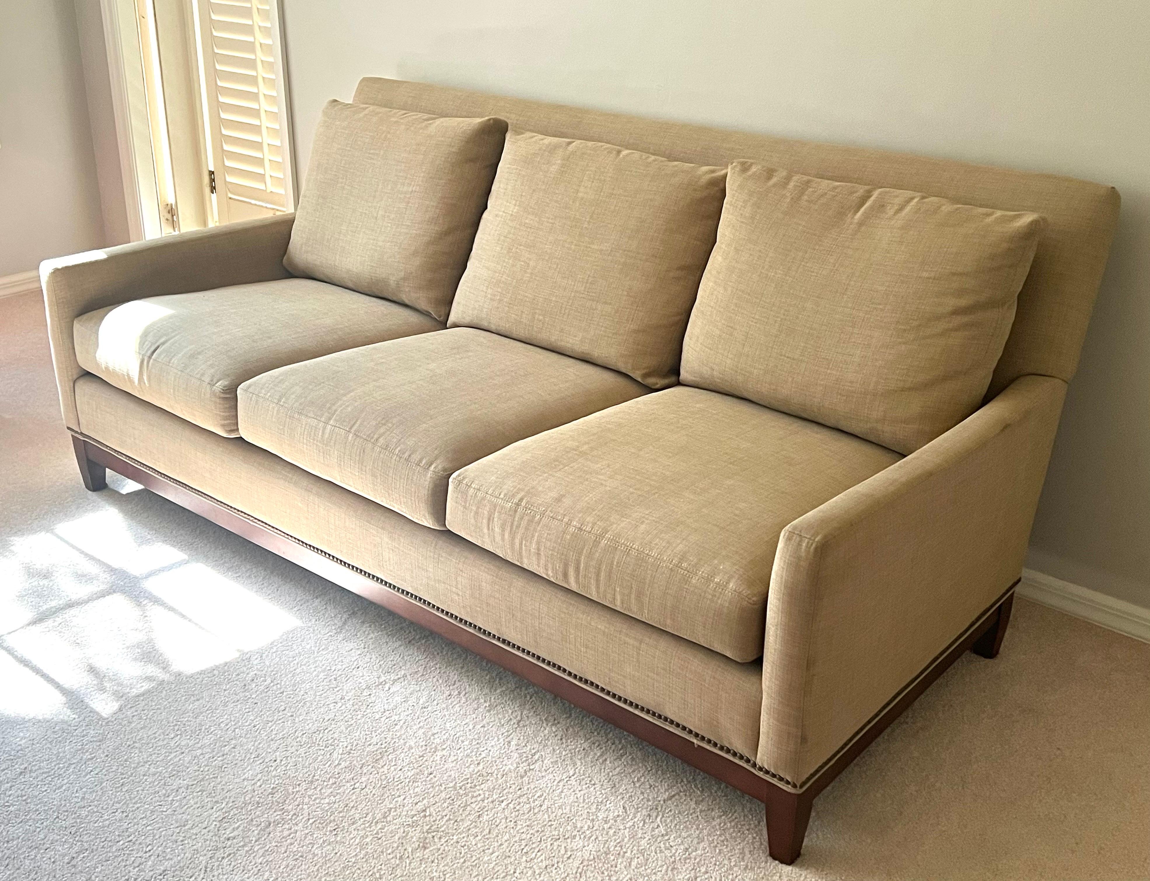Französisches Sofa / Couch im Mid-Century Modern-Stil aus der Mitte des Jahrhunderts im Stil von Jean-Michel Frank (Moderne der Mitte des Jahrhunderts) im Angebot