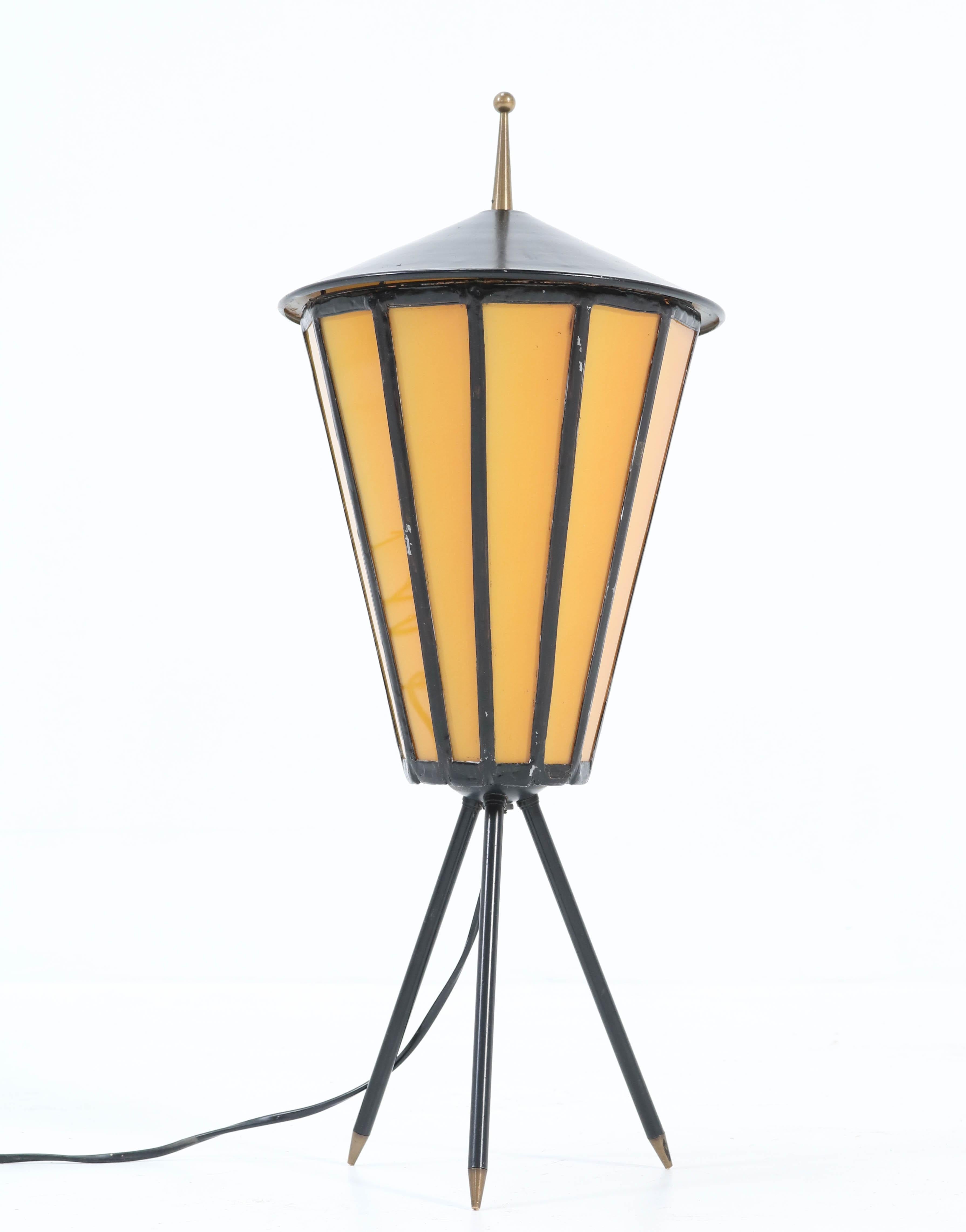 Mid-Century-Modern-Tischlampe, 1950er Jahre (Lackiert) im Angebot