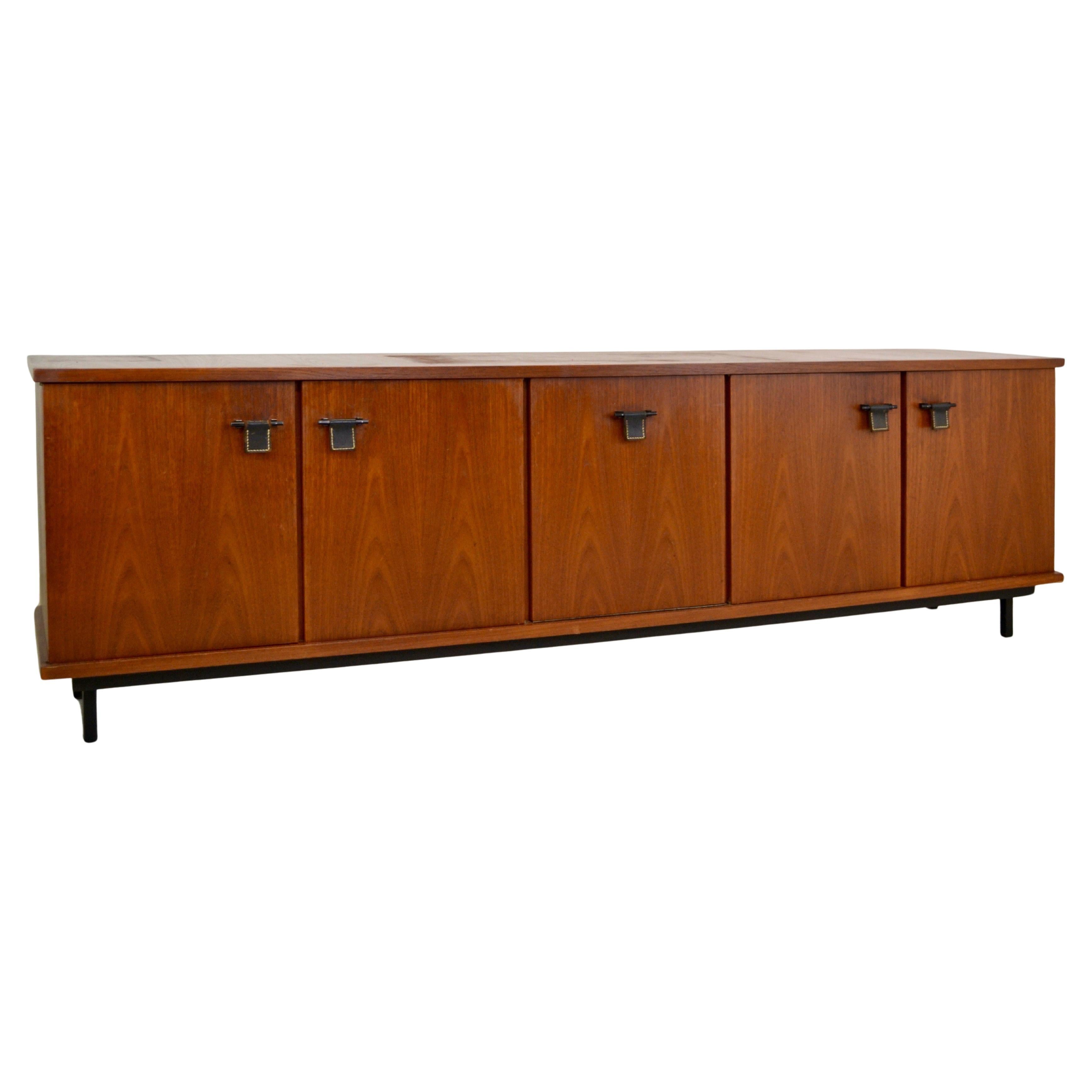 Französisches Sideboard aus Teakholz mit Ledergriffen, 1950er Jahre im Angebot
