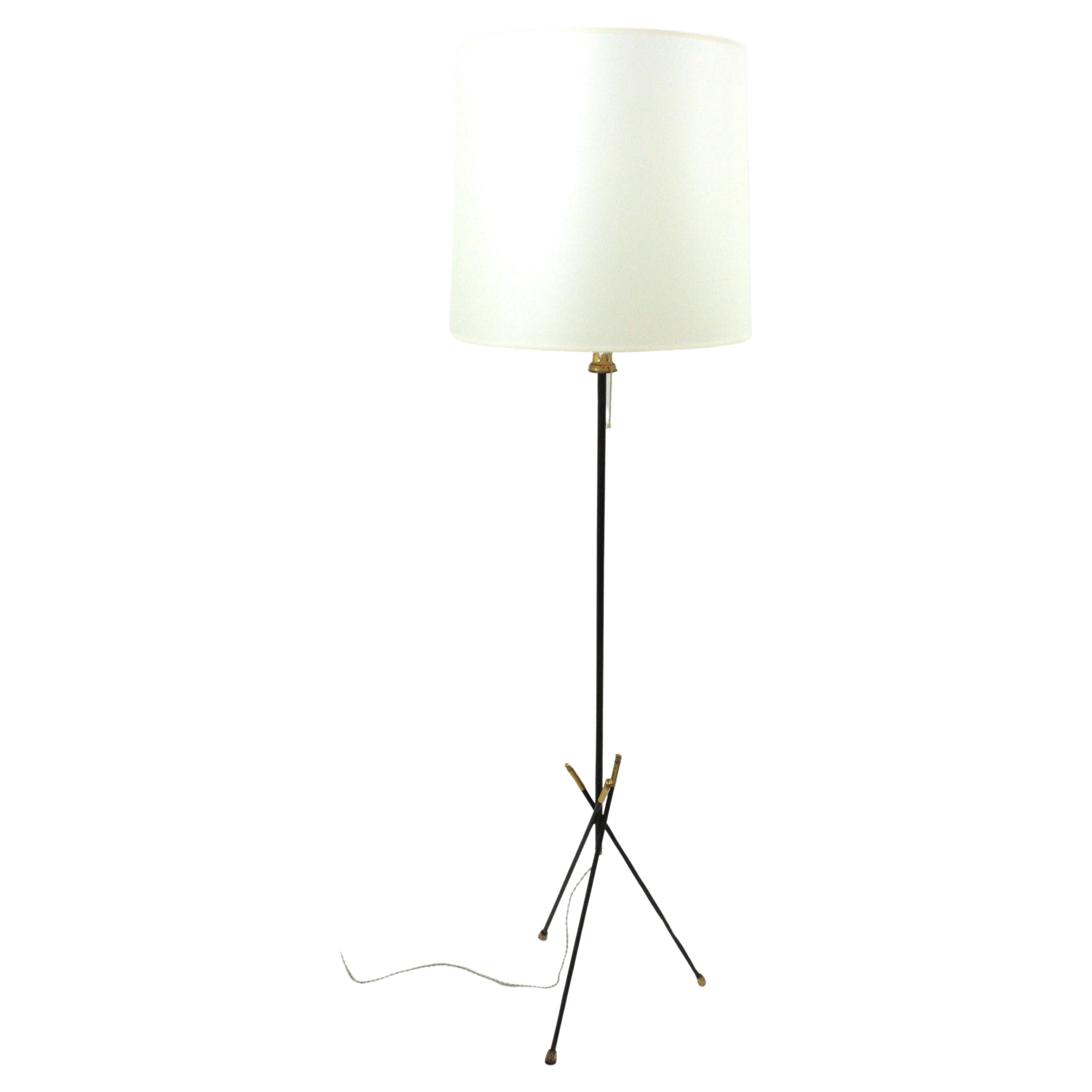 Black Lacquered Tripod Floor Lamp, Iron, Brass. France, 1950s
Tripod floor lamp made in France at the fifties.
Black Lacquer and Brass details.
Newly wired with 1 E27 bulb holder.
Lampshade is not included
Measures: 132 cm H x 38 cm W x 33 cm D
