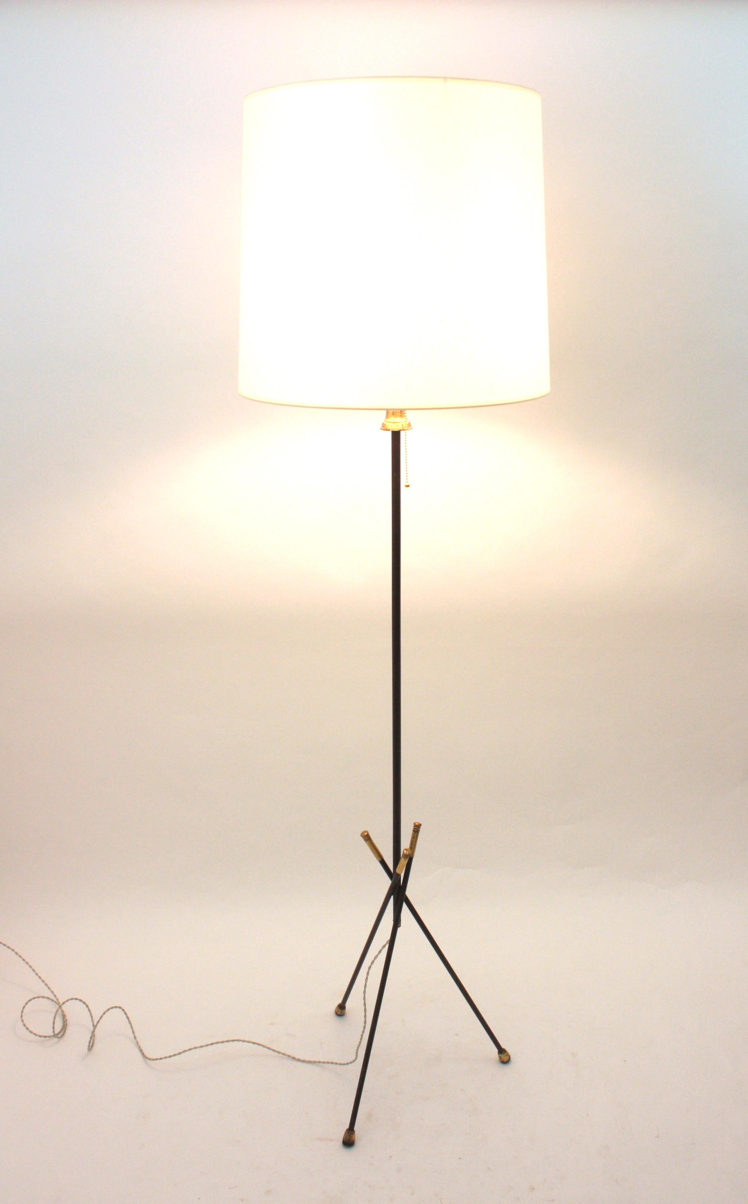 French Mid-Century Modern Tripod Floor Lamp For Sale 2