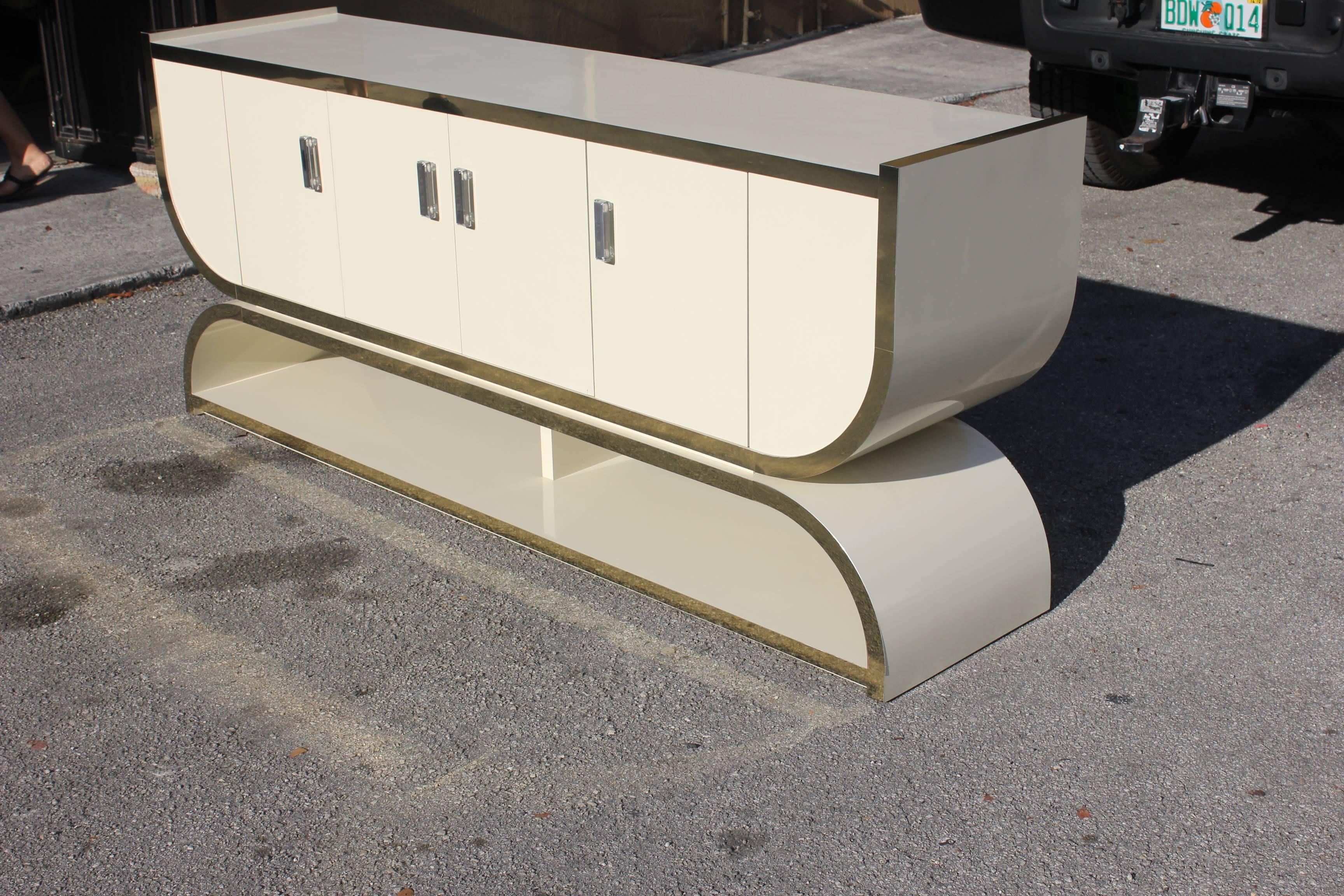 Lucite French Mid-Century Modern ''U'' Shape Four-Door Sideboard or Buffet, circa 1960s