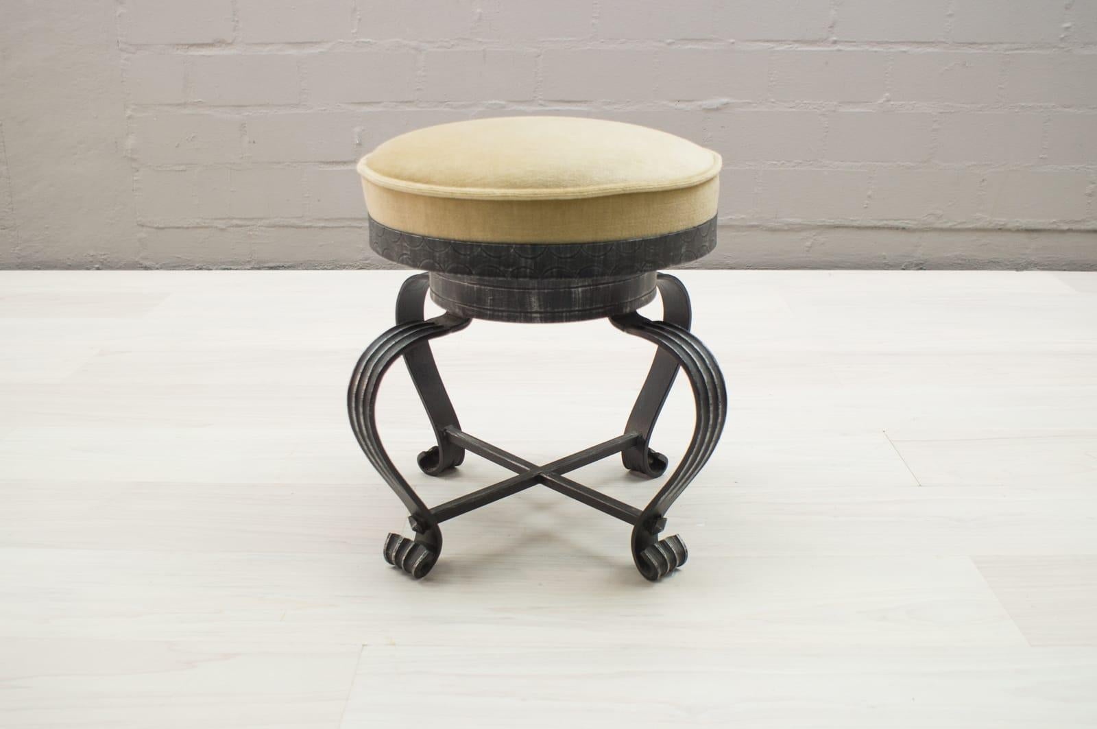 Very nice, decorative wrought iron stool from France. 

Measures: Seat diameter 40cm. Foot plate diameter 50cm. Seat height 46cm.
  