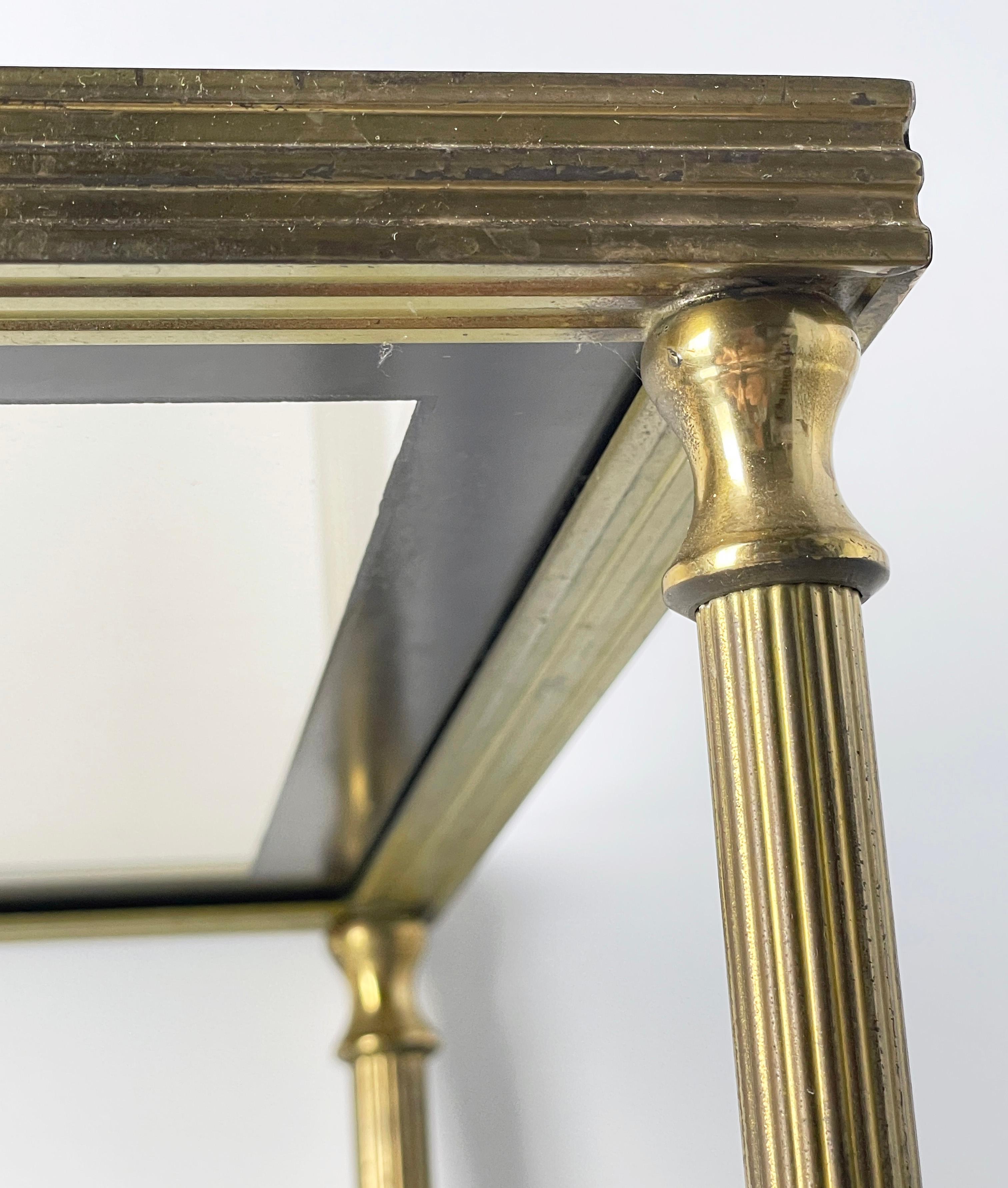 Table d'appoint française de style néoclassique/Hollywood Regency du milieu du siècle dernier en vente 4