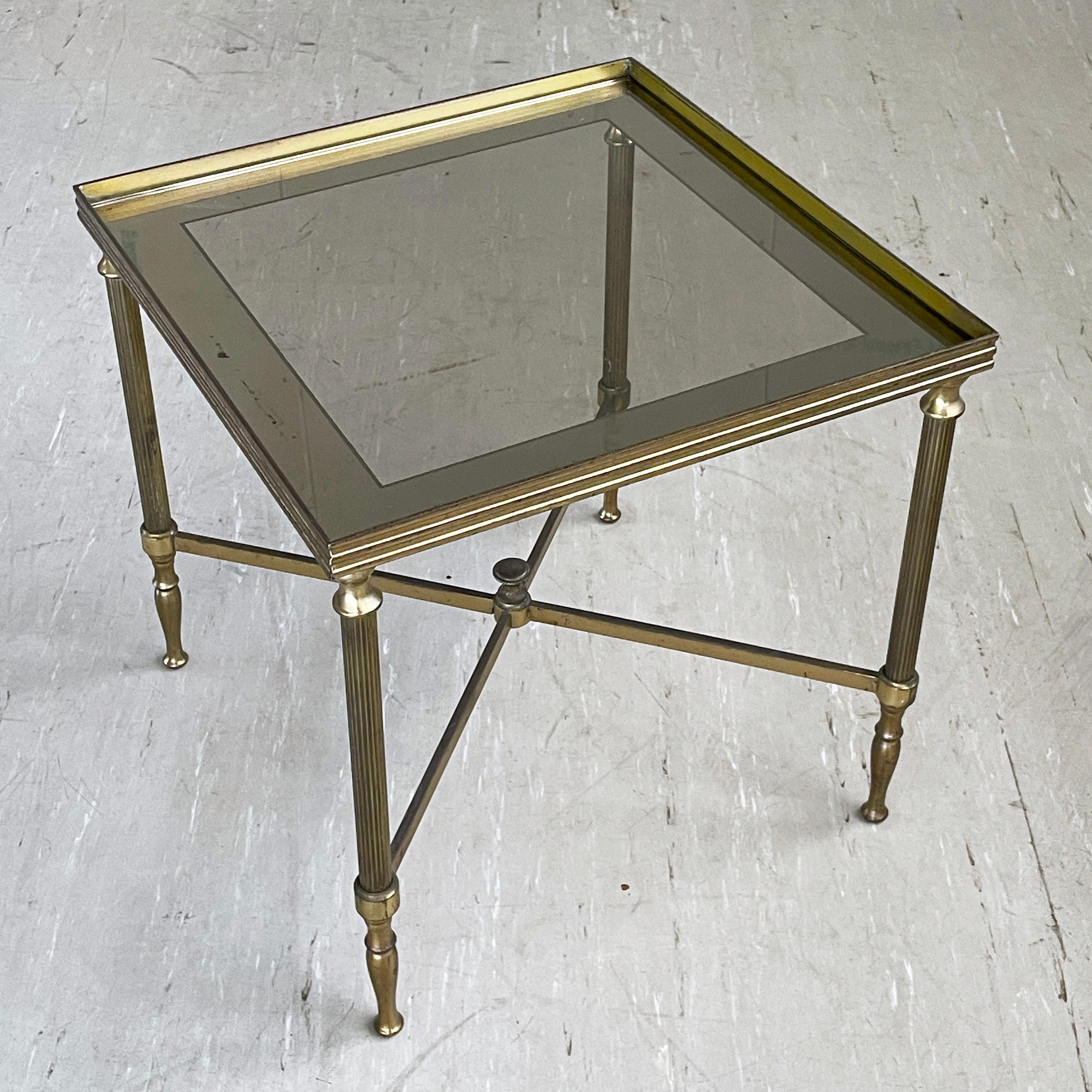 Table d'appoint française de style néoclassique/Hollywood Regency du milieu du siècle dernier Bon état - En vente à Bern, CH