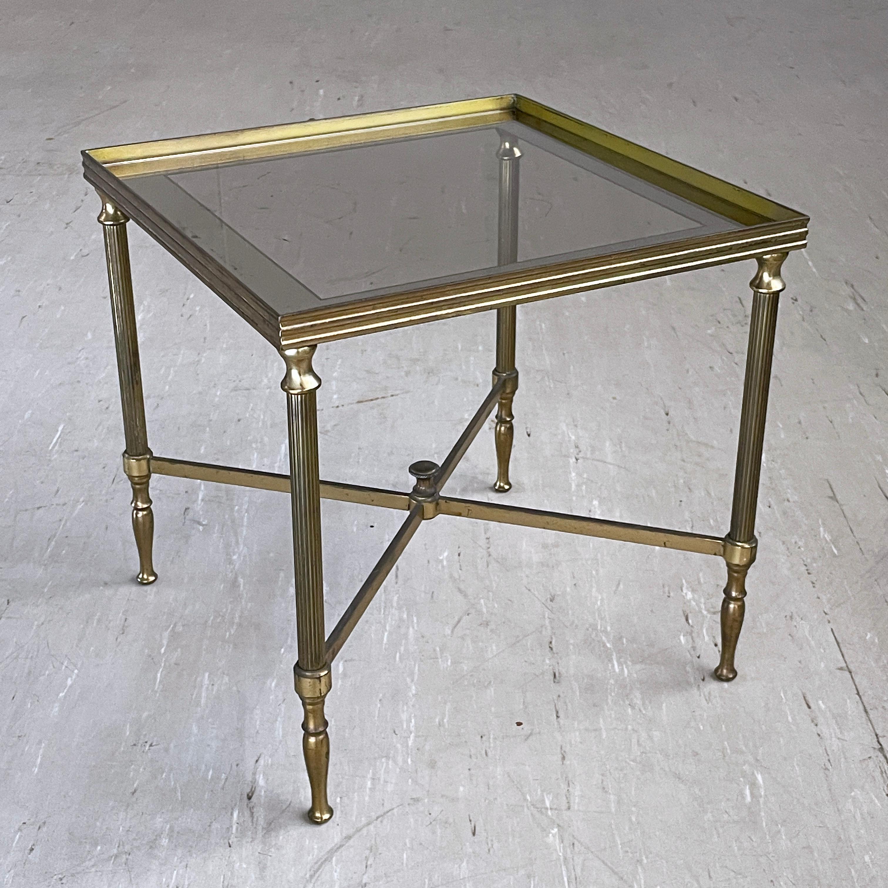 Table d'appoint française de style néoclassique/Hollywood Regency du milieu du siècle dernier en vente 2