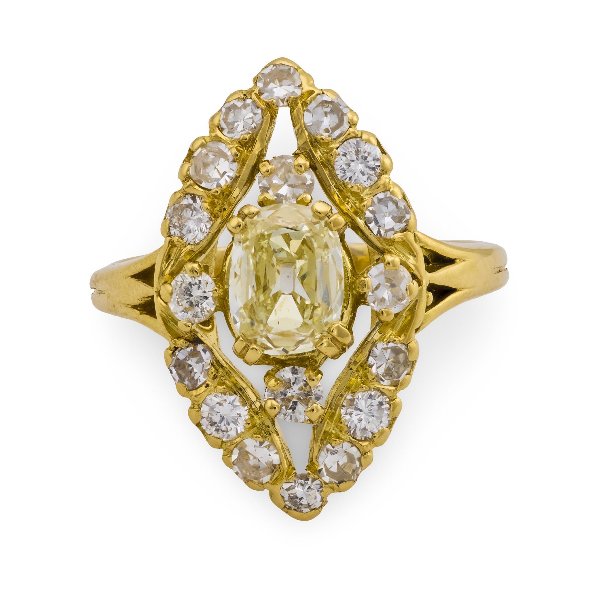 Contemporain Bague navette en or jaune 18k avec diamant taille mine ancienne du milieu du siècle dernier en vente