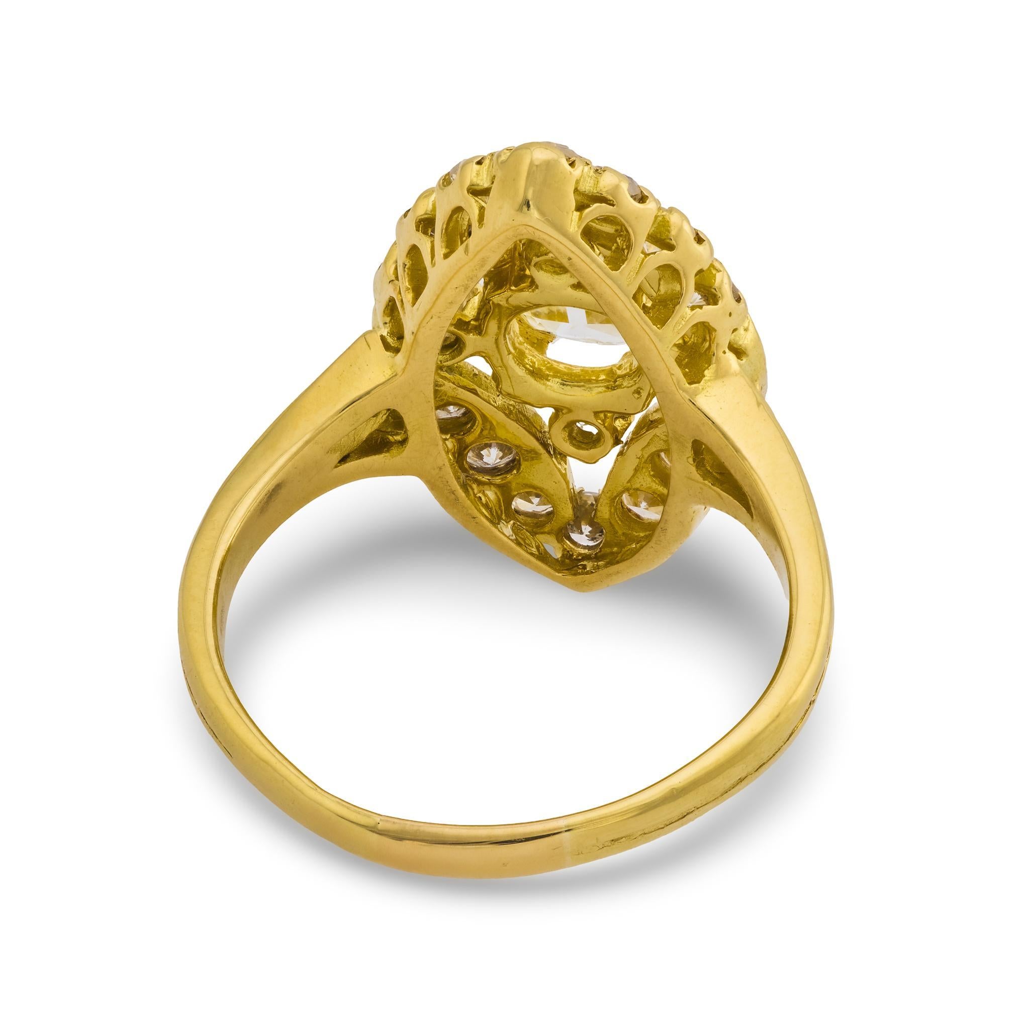 Bague navette en or jaune 18k avec diamant taille mine ancienne du milieu du siècle dernier en vente 1