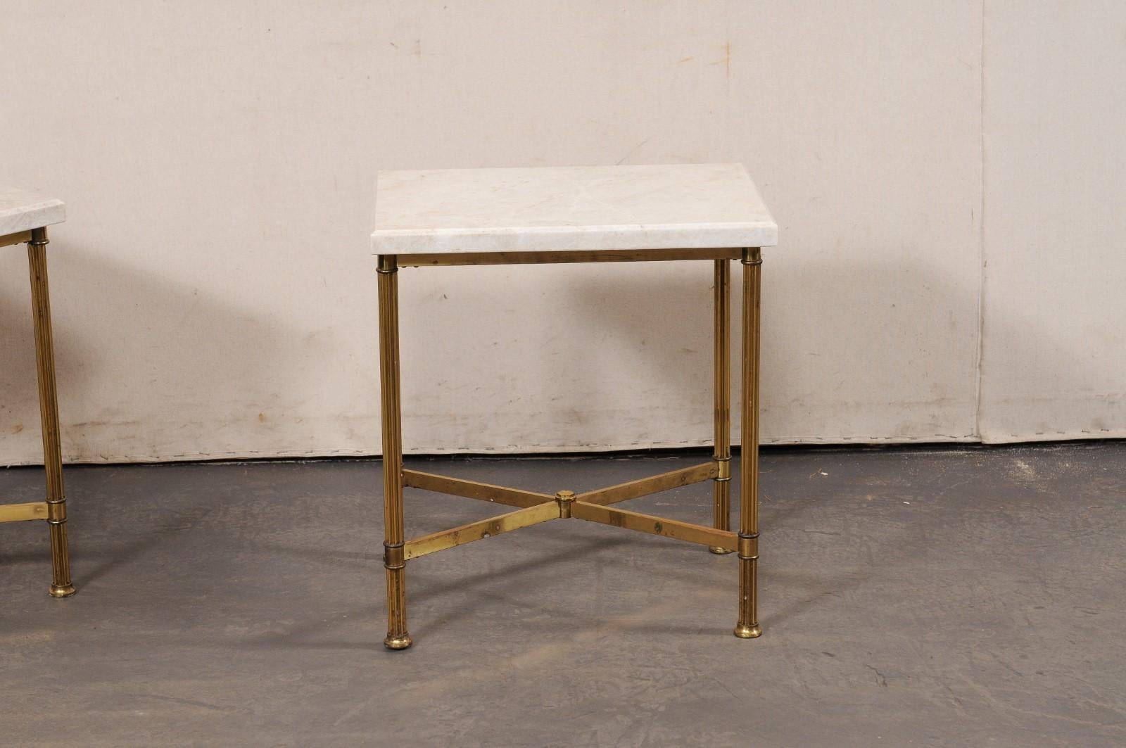 Paire de tables d'extrémité en laiton du milieu du siècle dernier avec nouveaux plateaux en quartzite Taj Mahal Bon état - En vente à Atlanta, GA
