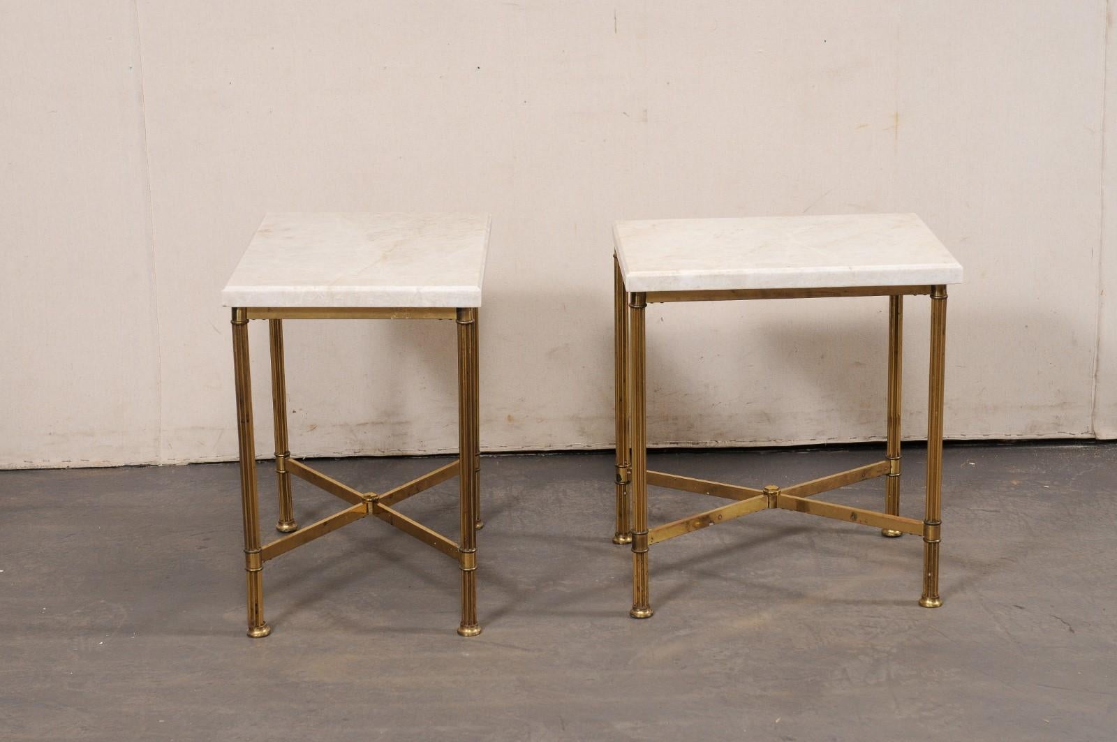 Laiton Paire de tables d'extrémité en laiton du milieu du siècle dernier avec nouveaux plateaux en quartzite Taj Mahal en vente