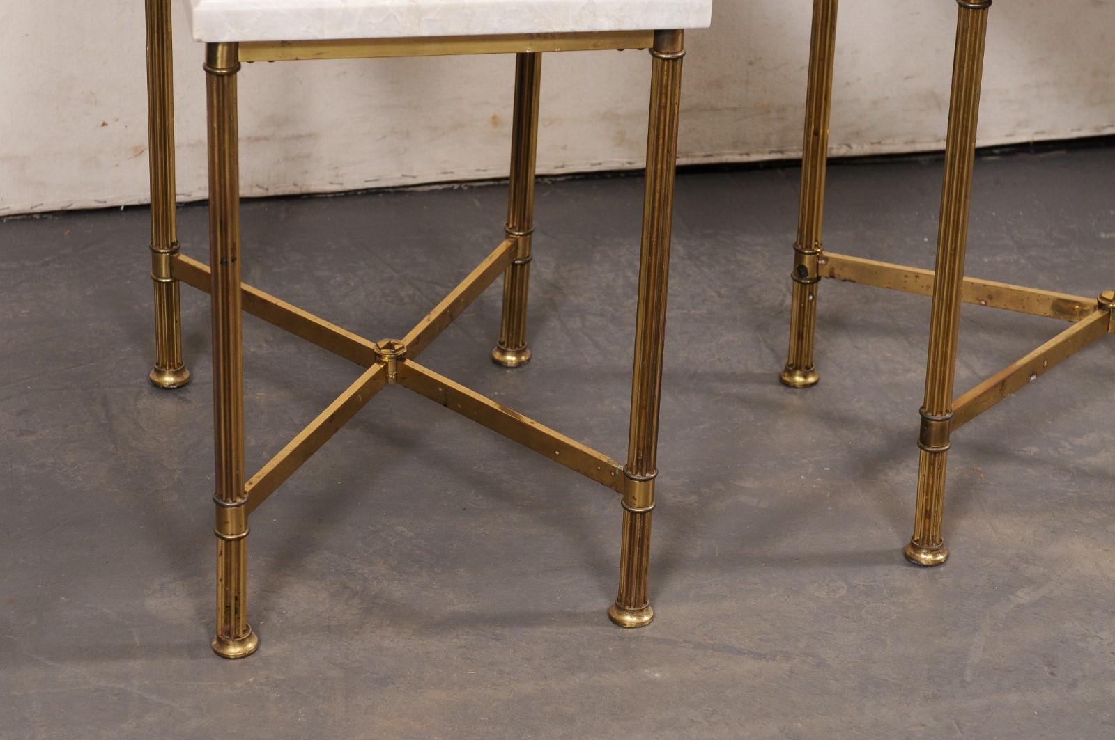 Paire de tables d'extrémité en laiton du milieu du siècle dernier avec nouveaux plateaux en quartzite Taj Mahal en vente 1