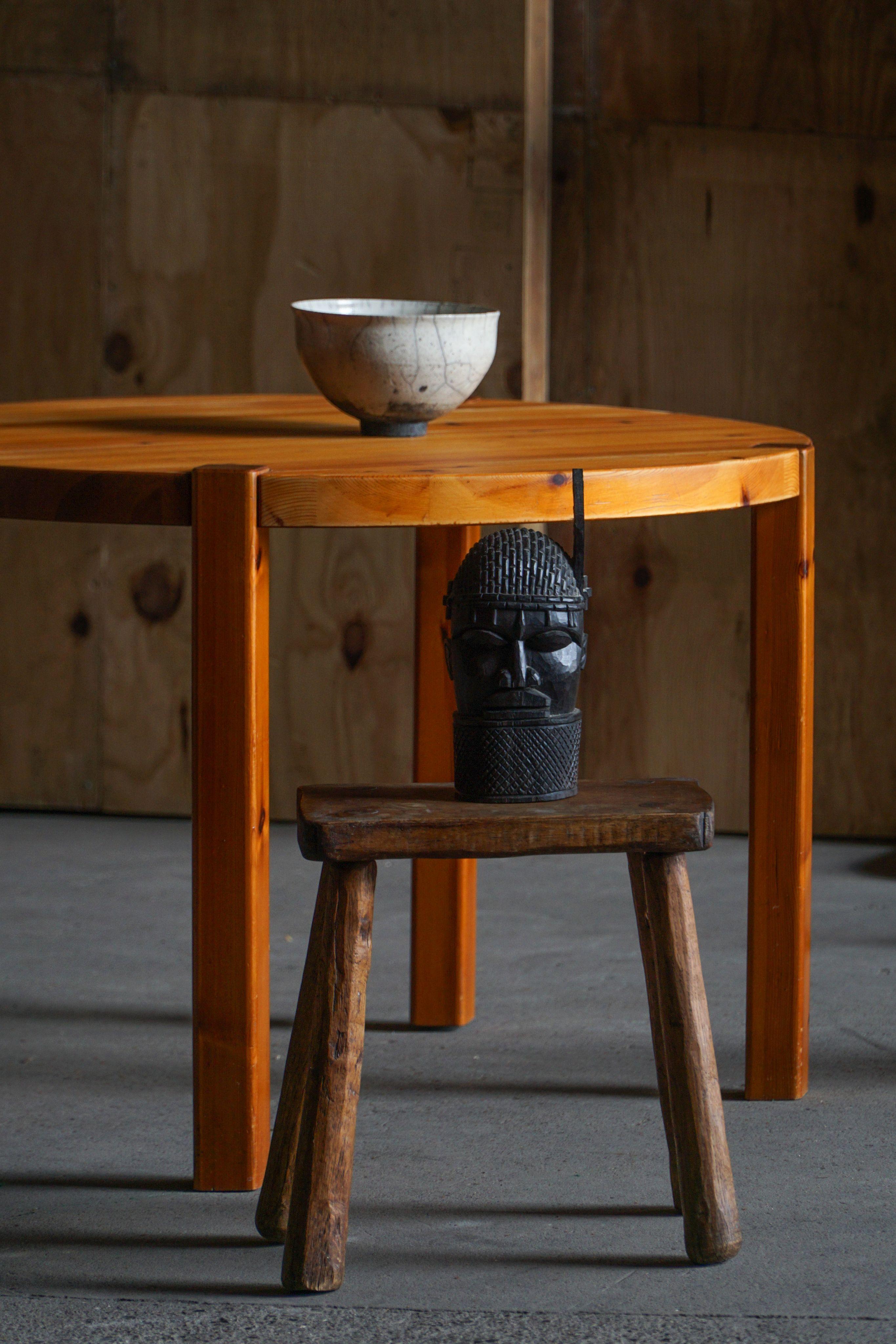 Französischer Hocker aus der Mitte des Jahrhunderts, patiniert, brutalistisch, Eiche massiv, 1960er Jahre im Angebot 2
