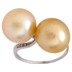Anillo francés de mediados de siglo Toi Et Moi de perlas, diamantes y platino
