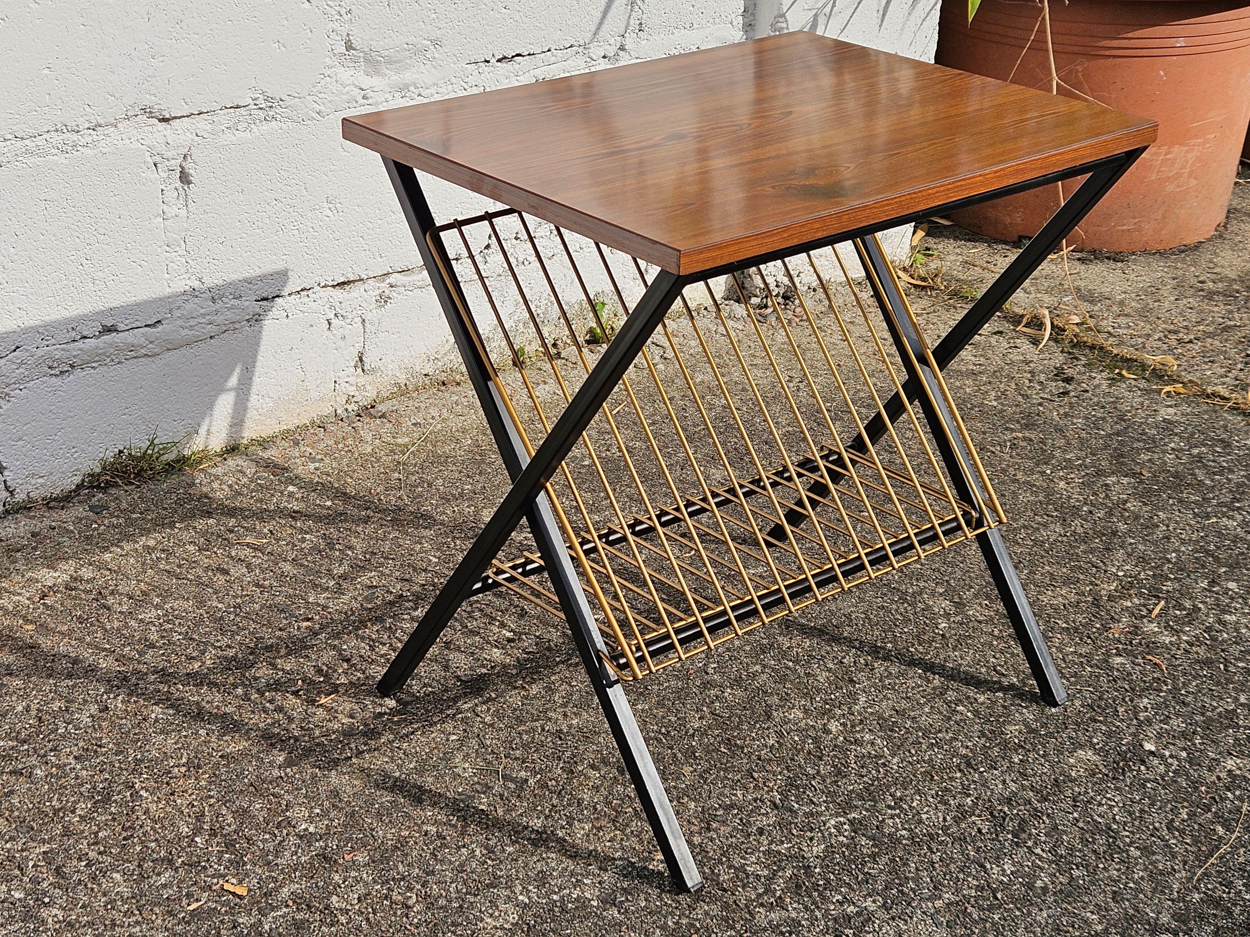 Französisch Mid Century Formica Messing Phono Tisch-Magazin Konsole Tisch-60s (Moderne der Mitte des Jahrhunderts) im Angebot