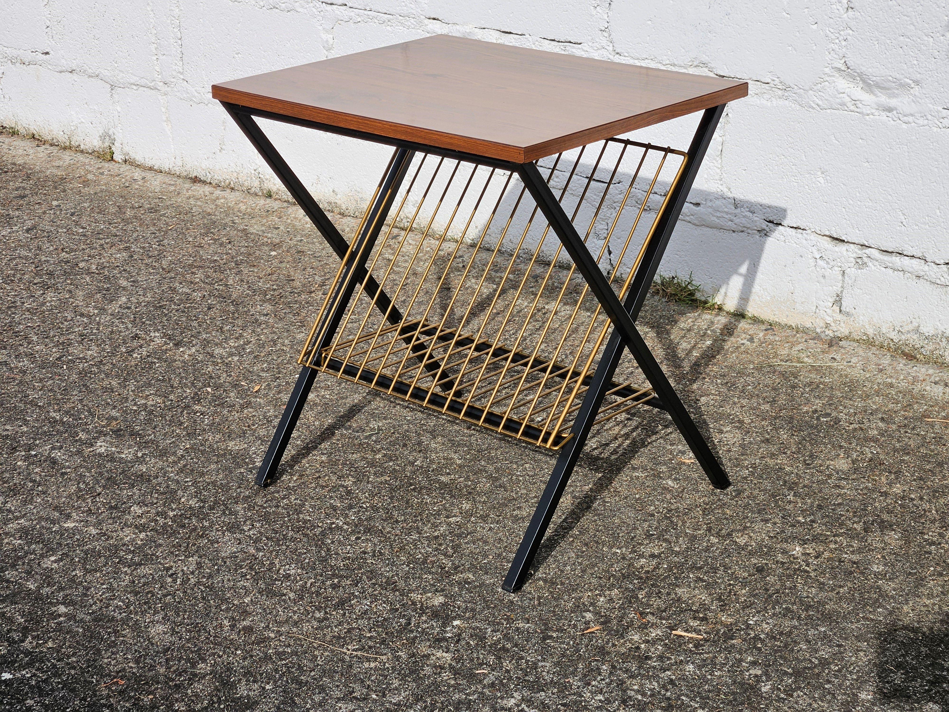 Französisch Mid Century Formica Messing Phono Tisch-Magazin Konsole Tisch-60s im Zustand „Gut“ im Angebot in Bussiere Dunoise, Nouvel Aquitaine