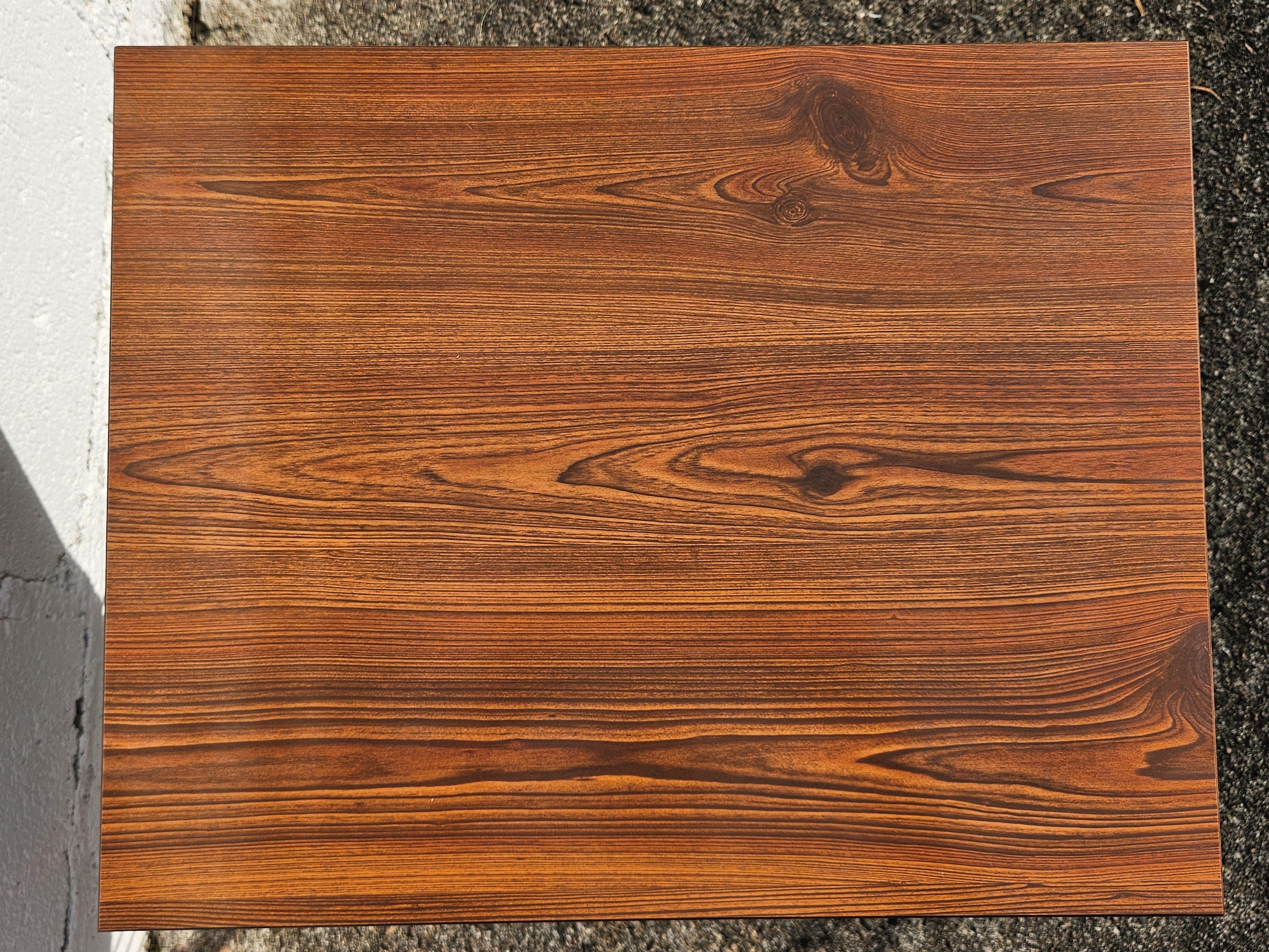 Französisch Mid Century Formica Messing Phono Tisch-Magazin Konsole Tisch-60s im Angebot 1