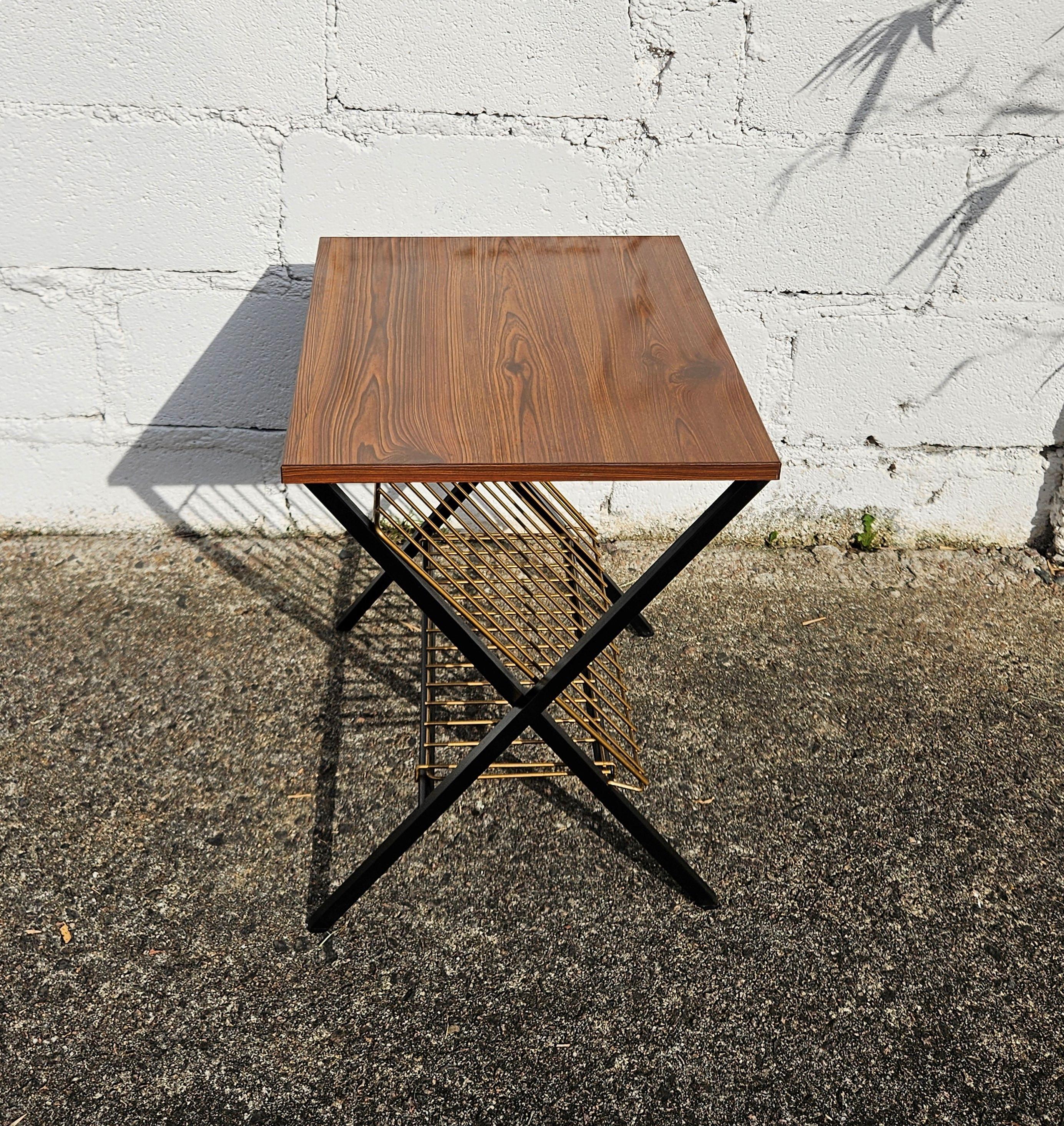 Französisch Mid Century Formica Messing Phono Tisch-Magazin Konsole Tisch-60s im Angebot 3