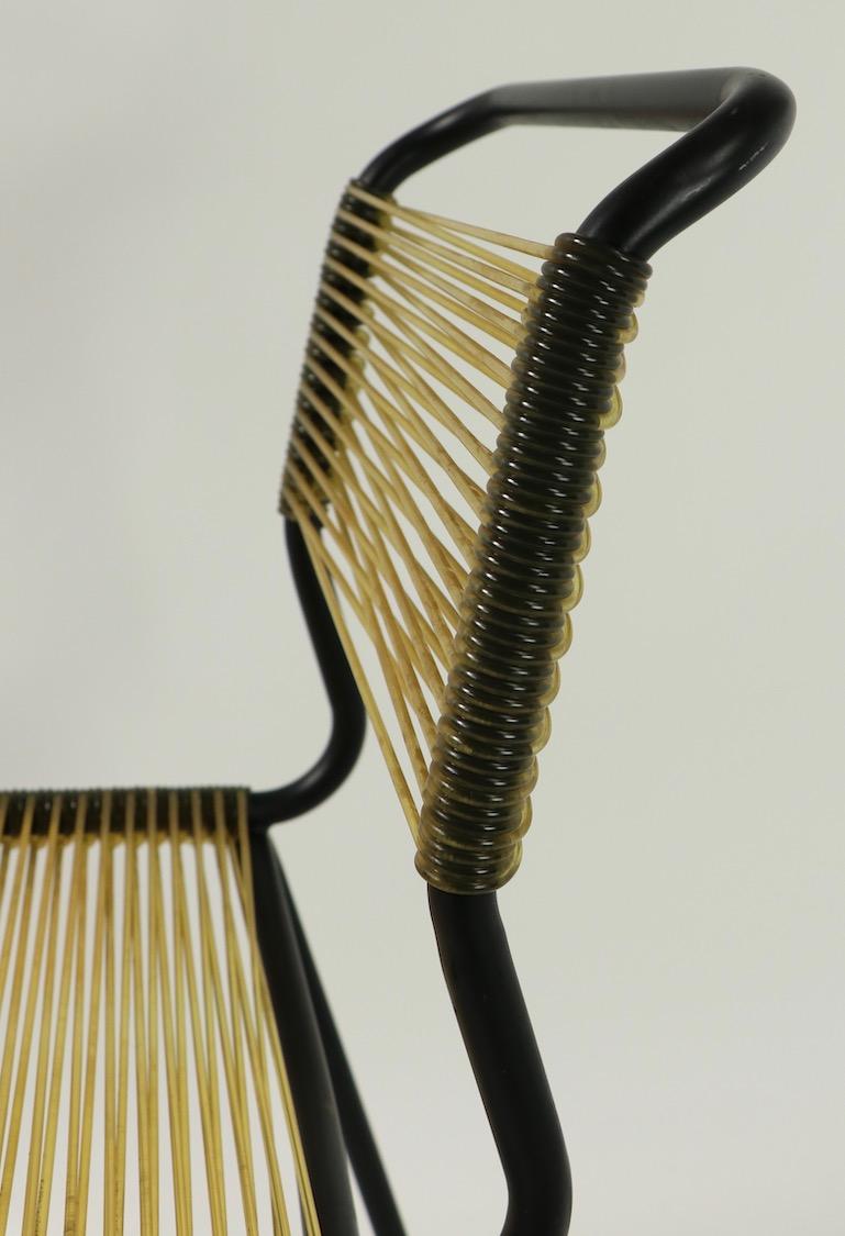 20ième siècle Chaise à cordes française du milieu du siècle dernier avec cadre en acier tubulaire en vente