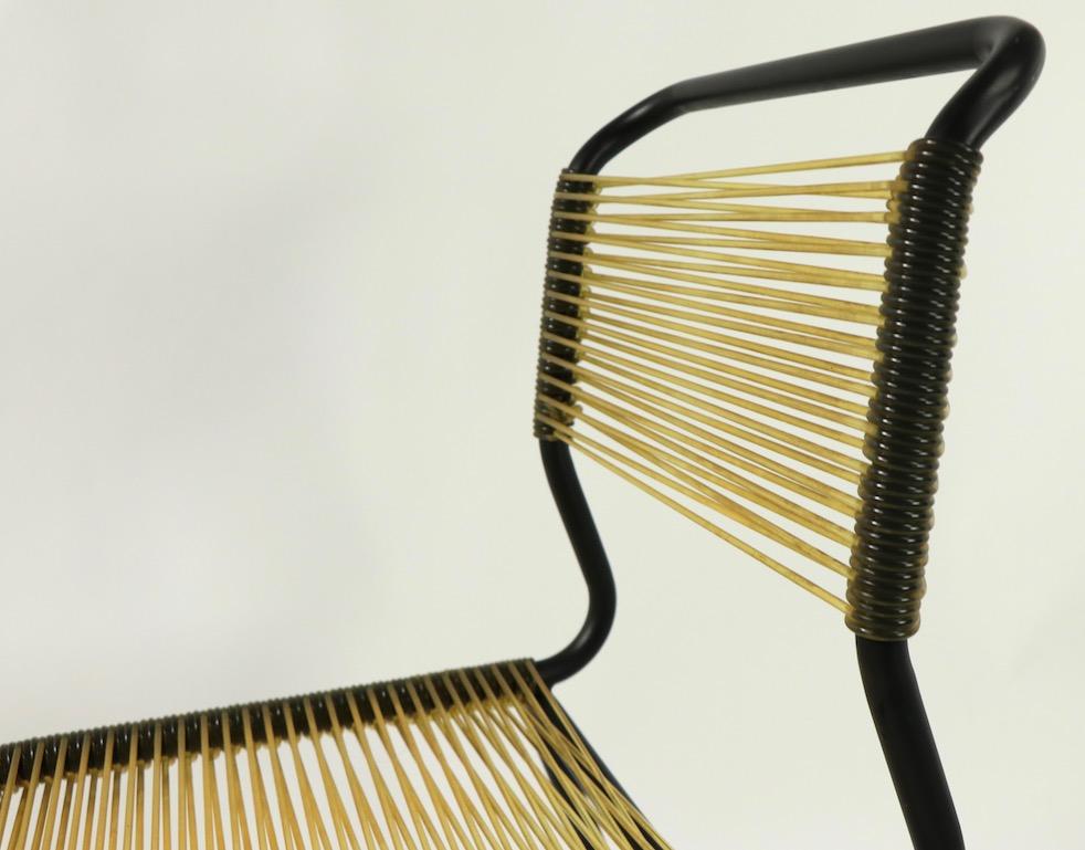 Acier Chaise à cordes française du milieu du siècle dernier avec cadre en acier tubulaire en vente