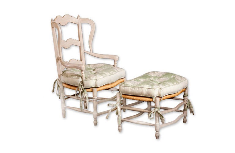Louis XVI French Mid-Century Provençal Rush Armchair with Matching Ottoman and 2 Cushions