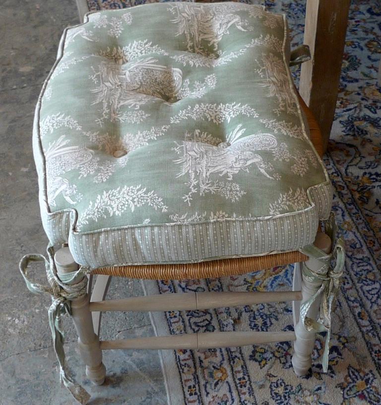 Fabric French Mid-Century Provençal Rush Armchair with Matching Ottoman and 2 Cushions For Sale